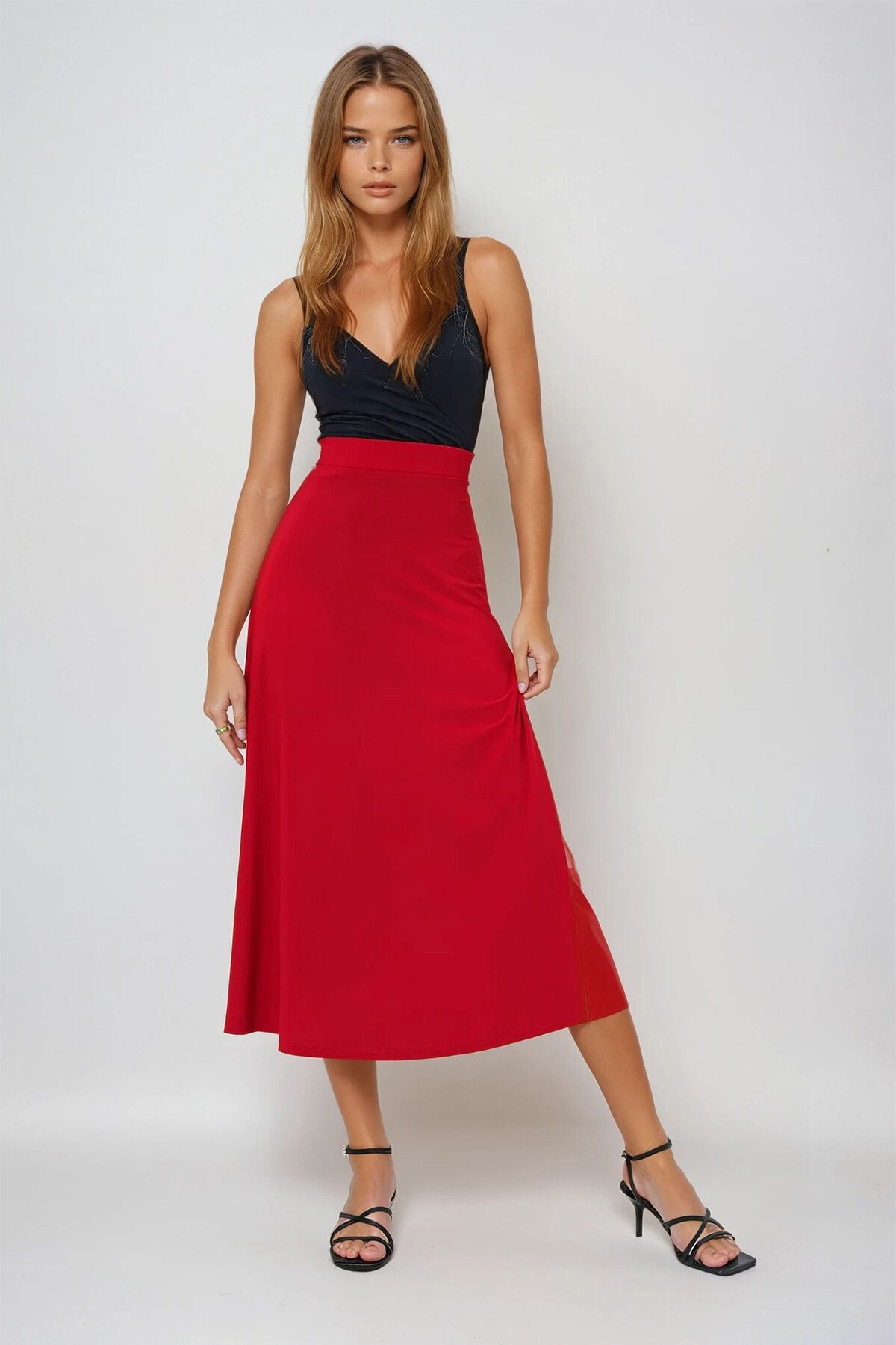 Kırmızı Beli Lastikli Derin Yırtmaçlı Sandy Kumaş Etek