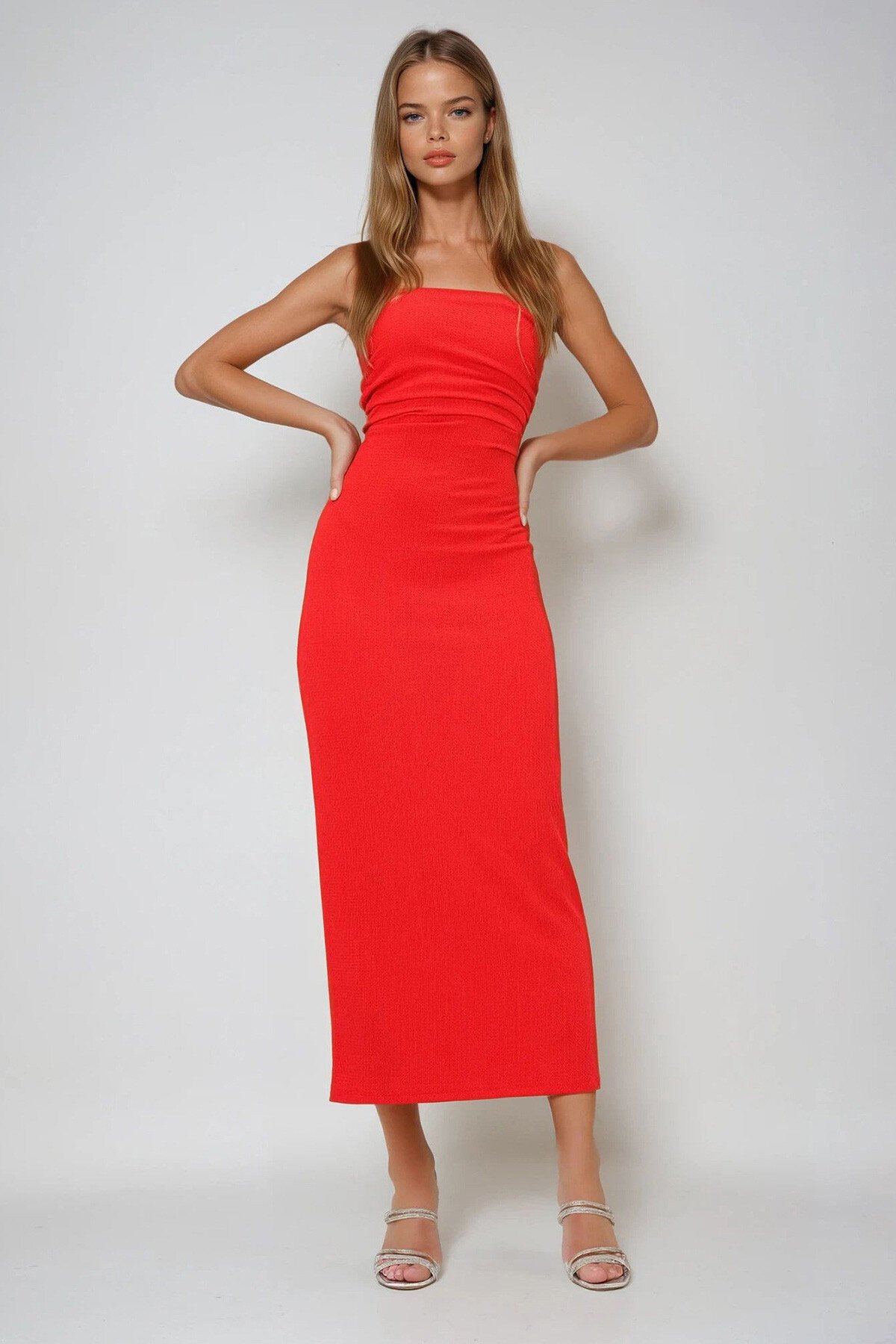 Kırmızı Bürümcük Kumaş Yanları Büzgülü Yazlık Straplez Elbise