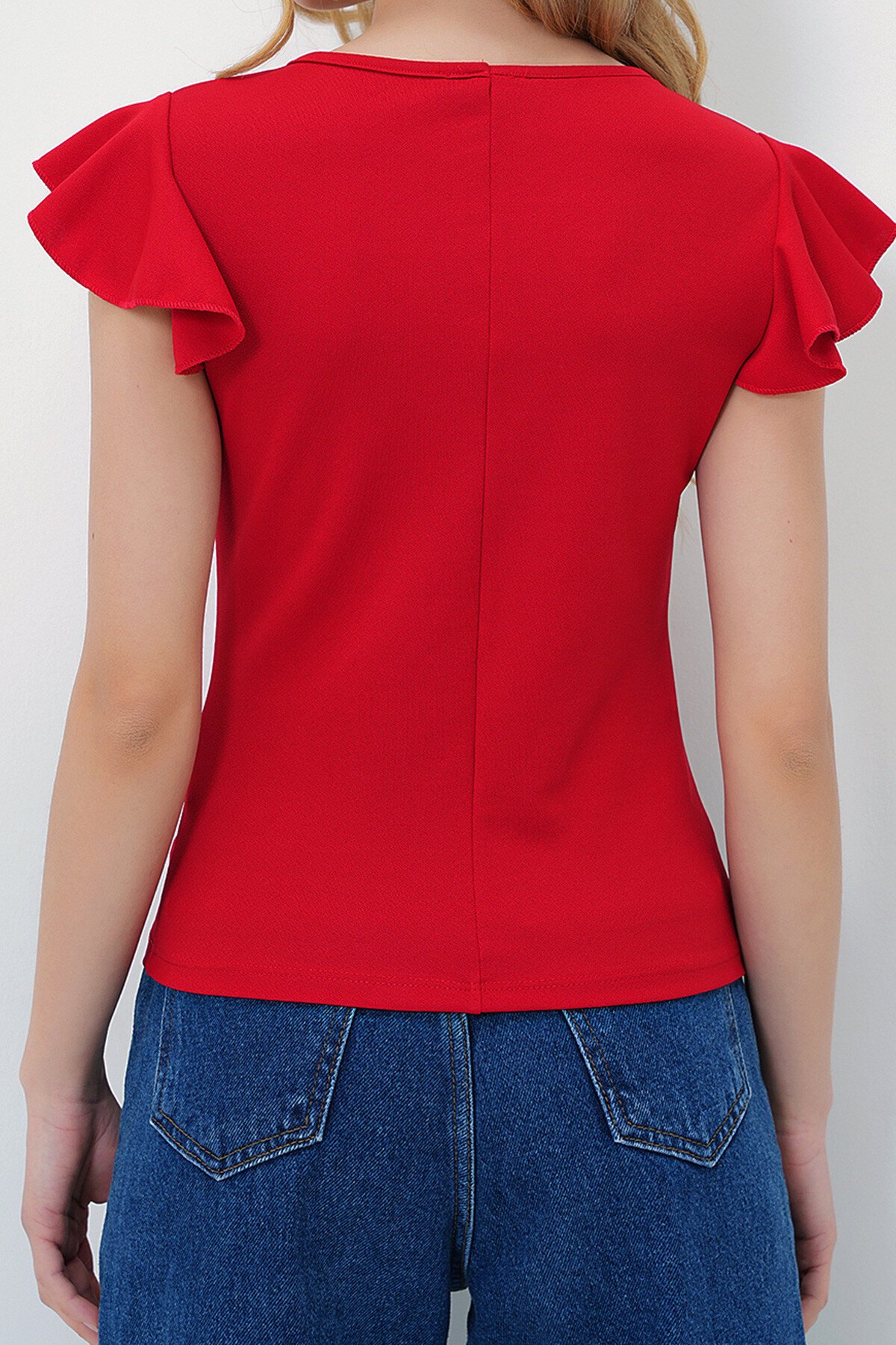 Kırmızı Kalp Yaka Omuzları Fırfırlı Büzgü Detaylı Örme Krep Bluz