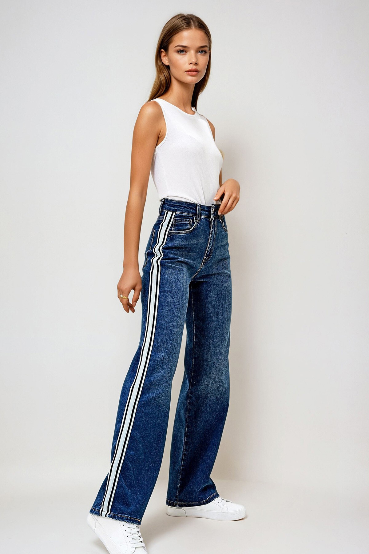 Koyu Mavi 5 Cepli Yıkamalı Şerit Detaylı Mom Jeans