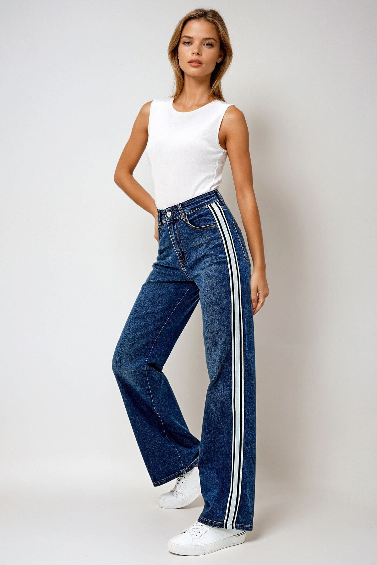 Koyu Mavi 5 Cepli Yıkamalı Şerit Detaylı Mom Jeans