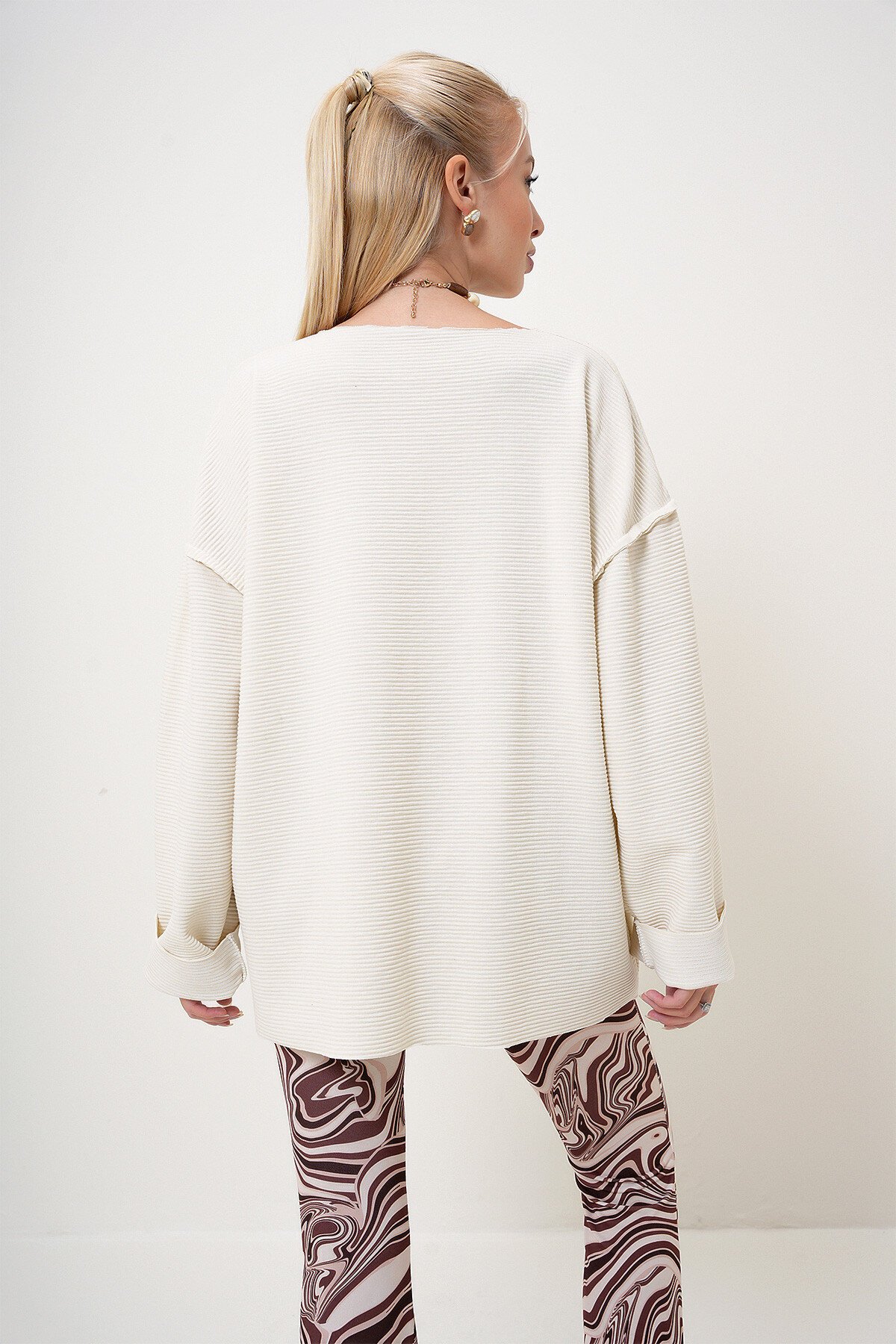 Krem Bisiklet Yaka Çift Cepli Fitilli Oversize Sweatshirt