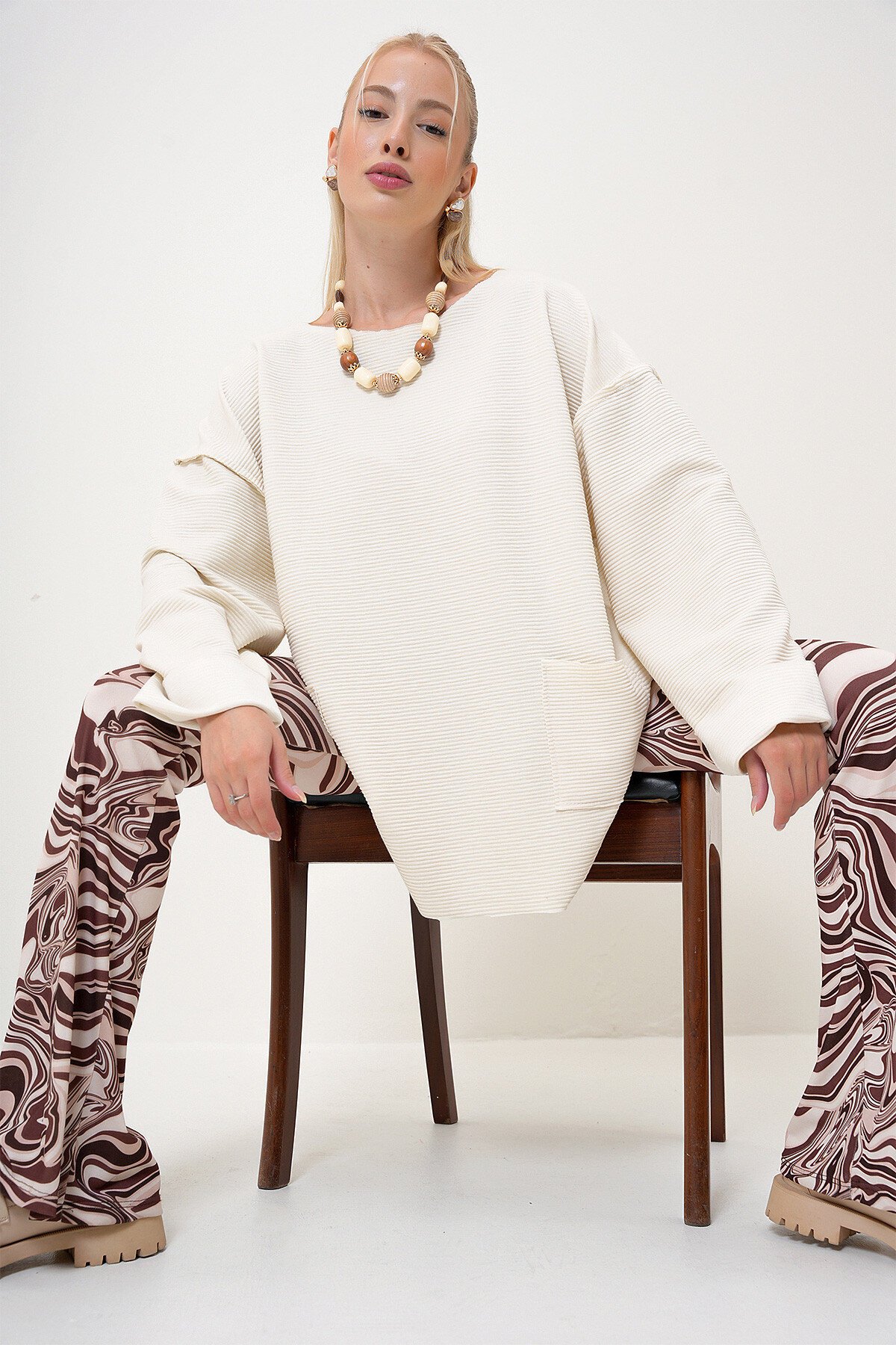 Krem Bisiklet Yaka Çift Cepli Fitilli Oversize Sweatshirt