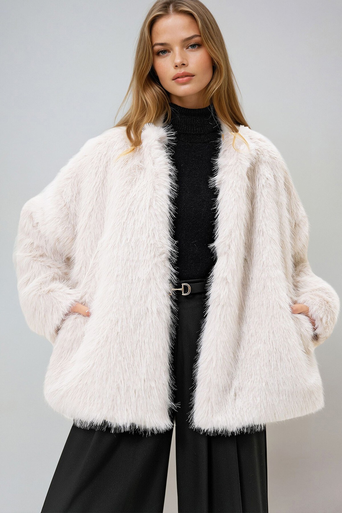 Krem Bisiklet Yaka İçi Astarlı Kürk Ceket