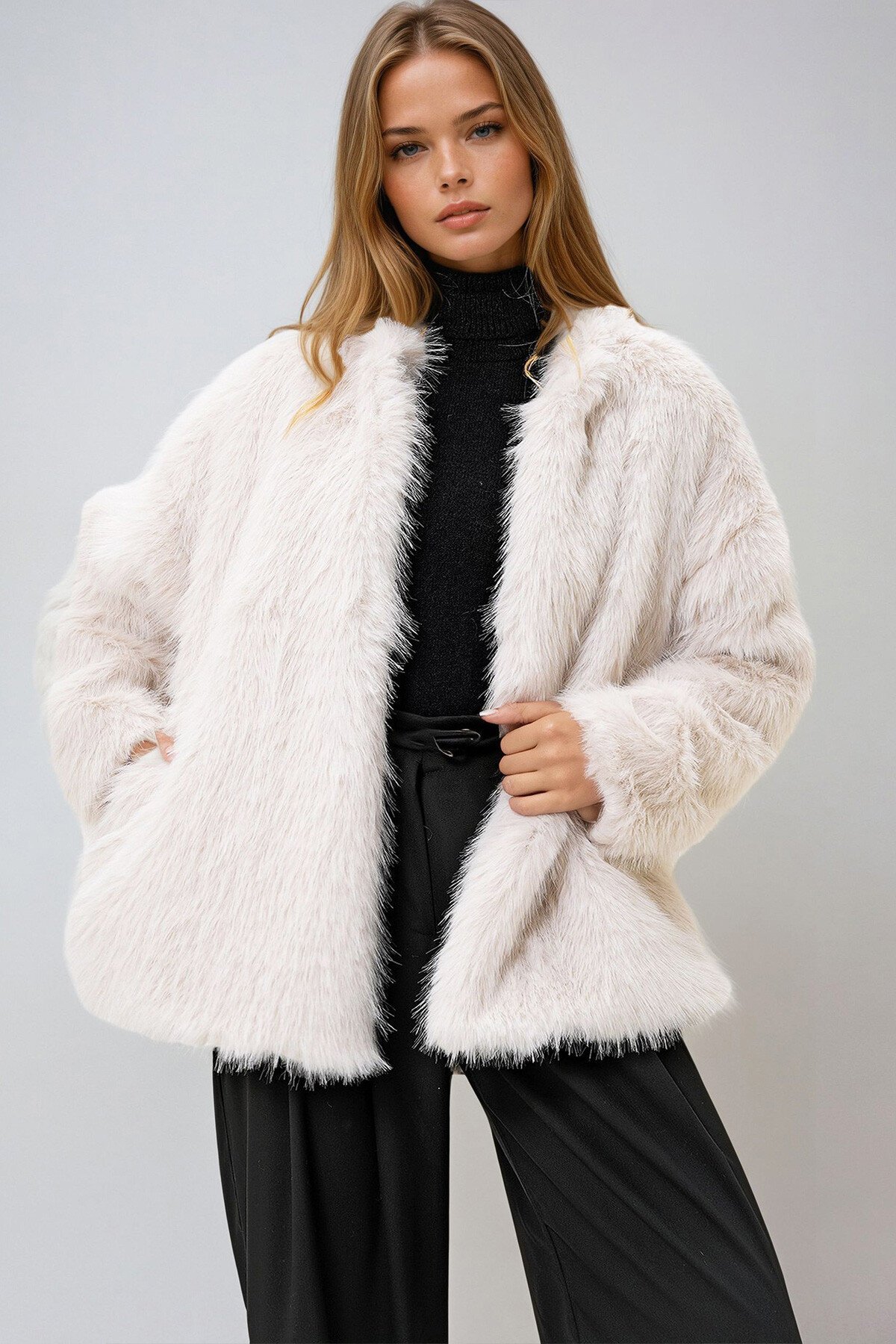 Krem Bisiklet Yaka İçi Astarlı Kürk Ceket