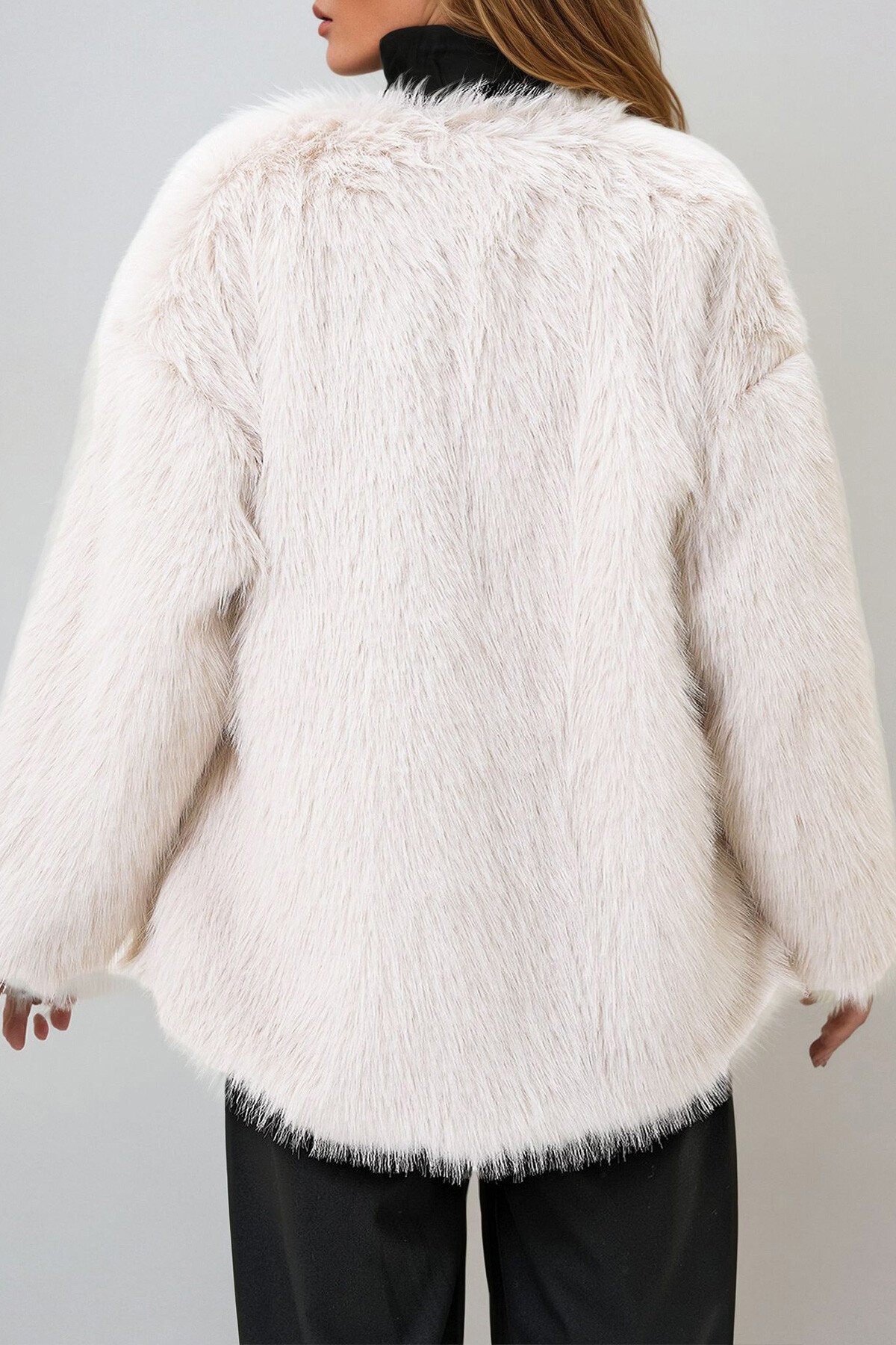 Krem Bisiklet Yaka İçi Astarlı Kürk Ceket