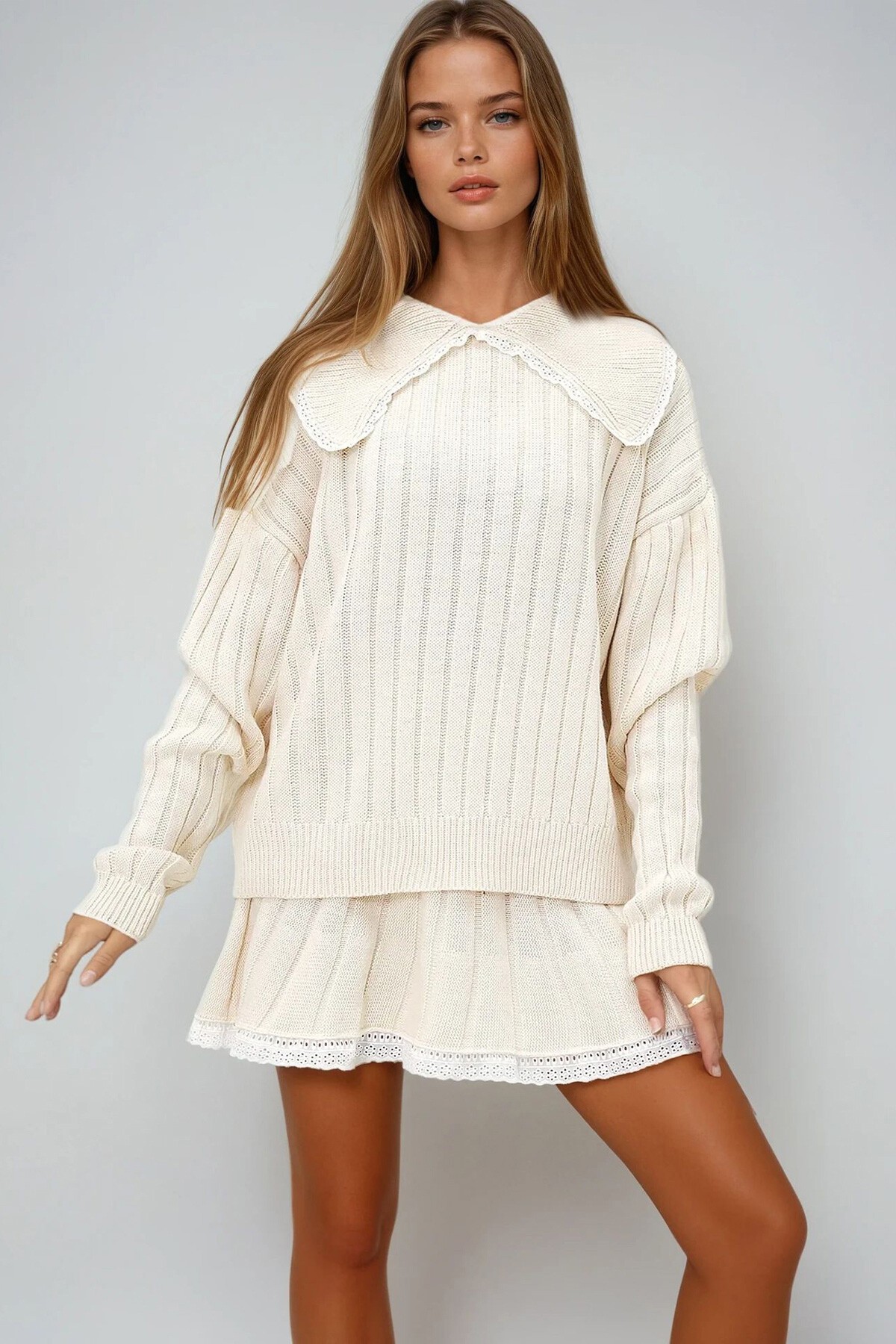 Krem Denizci Yaka Fırfır Detaylı Triko Kazak Ve Mini Etek Takım