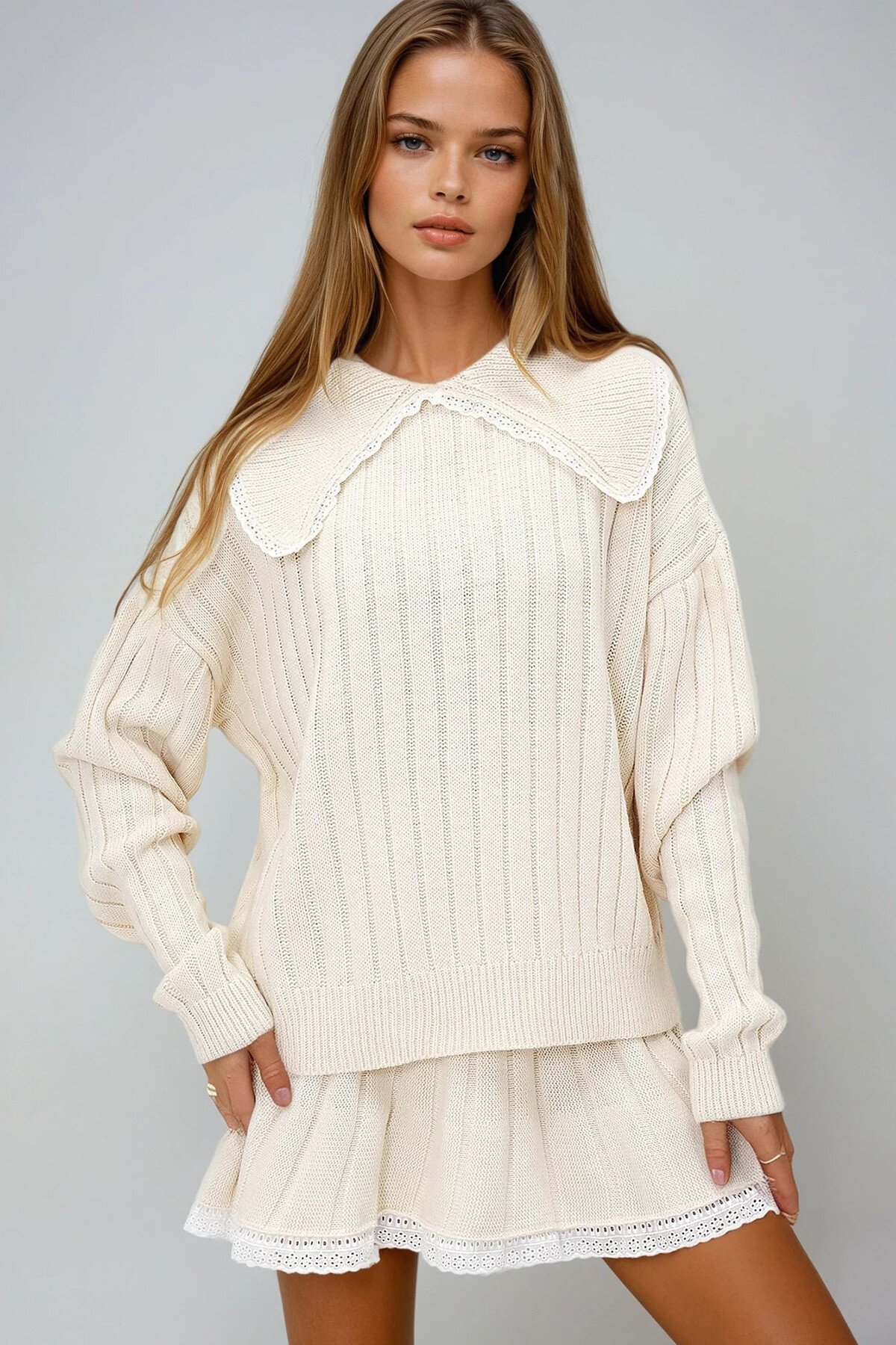 Krem Denizci Yaka Fırfır Detaylı Triko Kazak Ve Mini Etek Takım