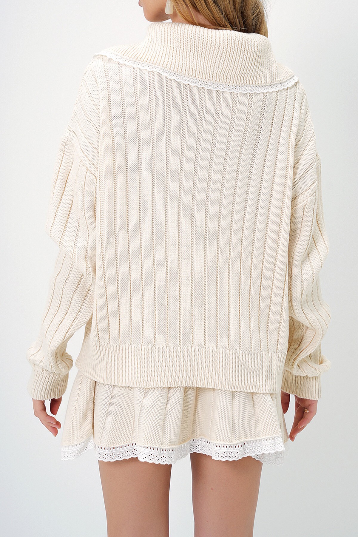 Krem Denizci Yaka Fırfır Detaylı Triko Kazak Ve Mini Etek Takım