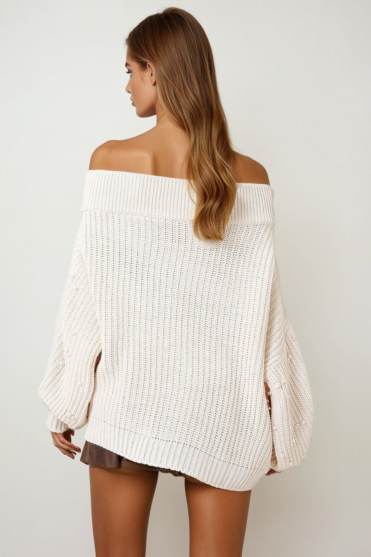 Krem Madonna Yaka İnci Detaylı Örme Triko Kazak