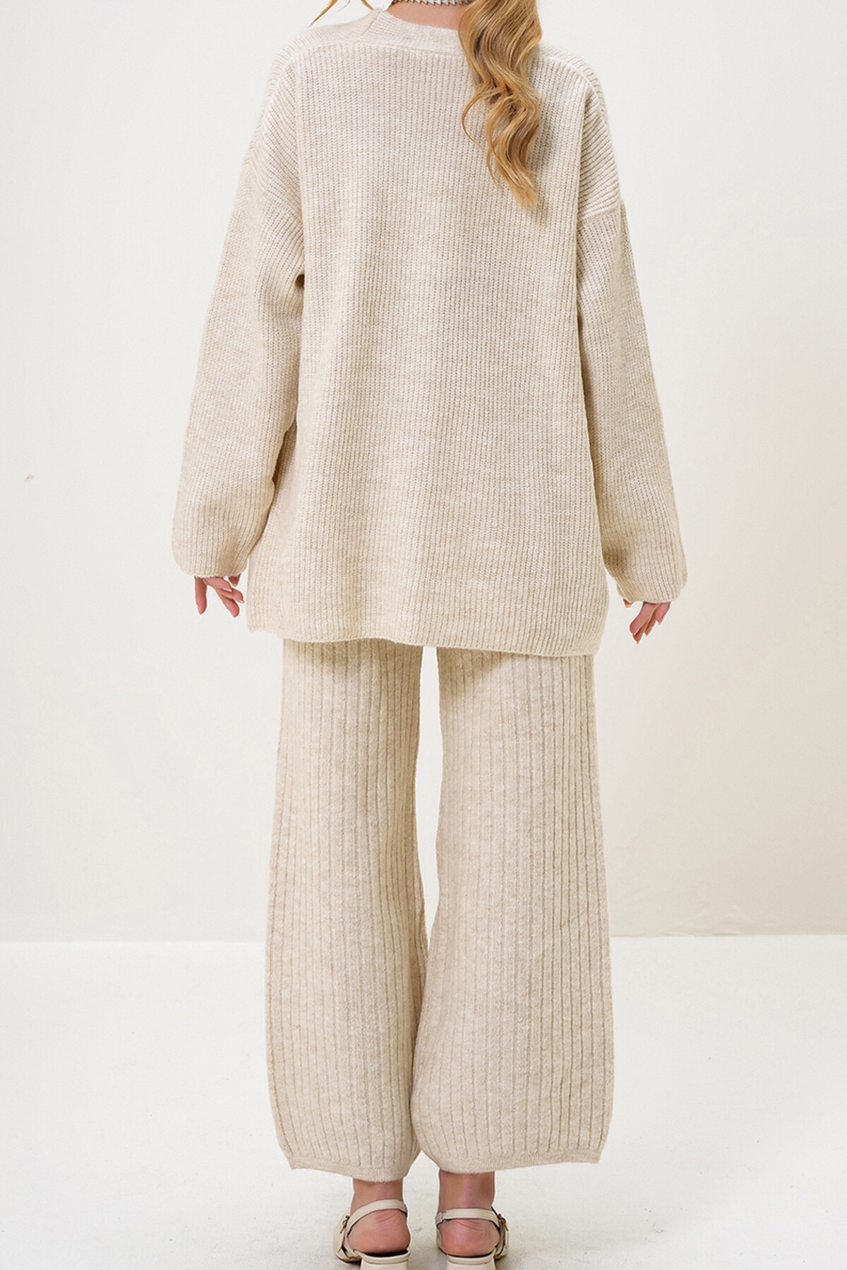 Krem V Yaka Çift Cepli Düğmeli Triko Hırka Ve Pantolon Takım