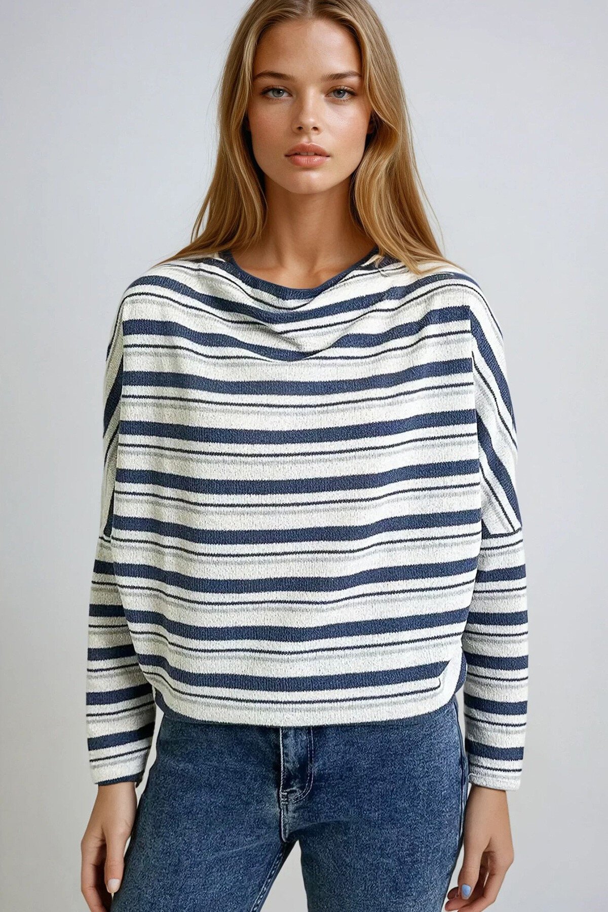 Lacivert Beyaz Degaje Yaka Geniş Kesim Örme Bluz