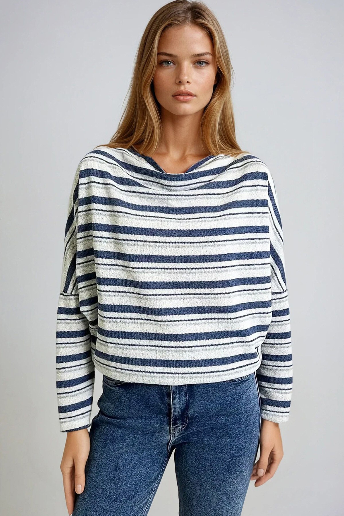 Lacivert Beyaz Degaje Yaka Geniş Kesim Örme Bluz