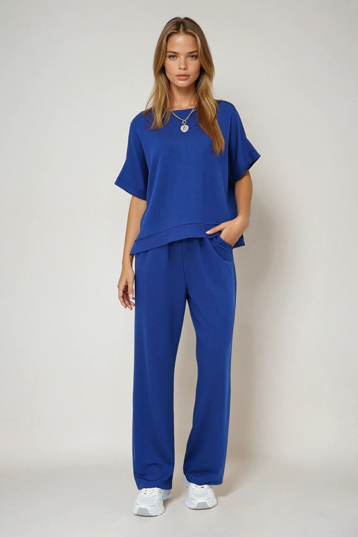 Lacivert Kayık Yaka Yarım Kol Yırtmaç Detaylı Bluz Ve Cepli  Pantolon Takım