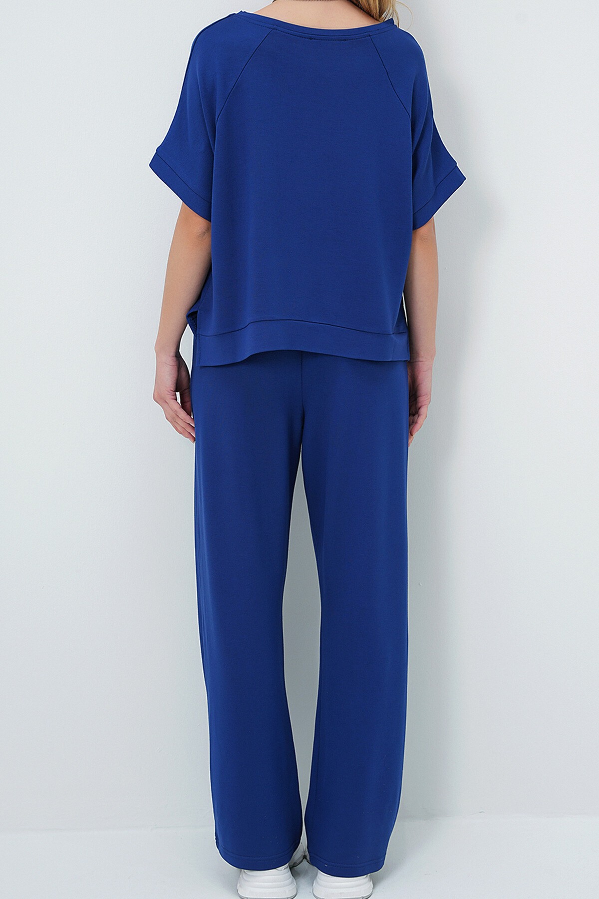 Lacivert Kayık Yaka Yarım Kol Yırtmaç Detaylı Bluz Ve Cepli  Pantolon Takım