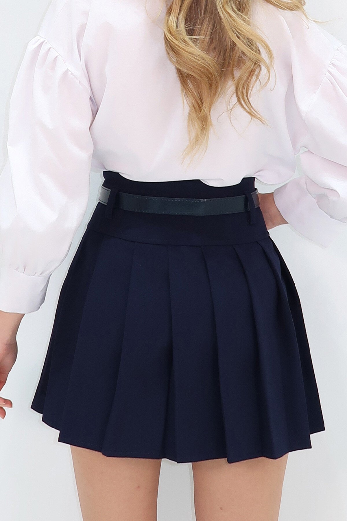 Lacivert Pileli Gizli Fermuarlı Kemerli Mini Şort Etek