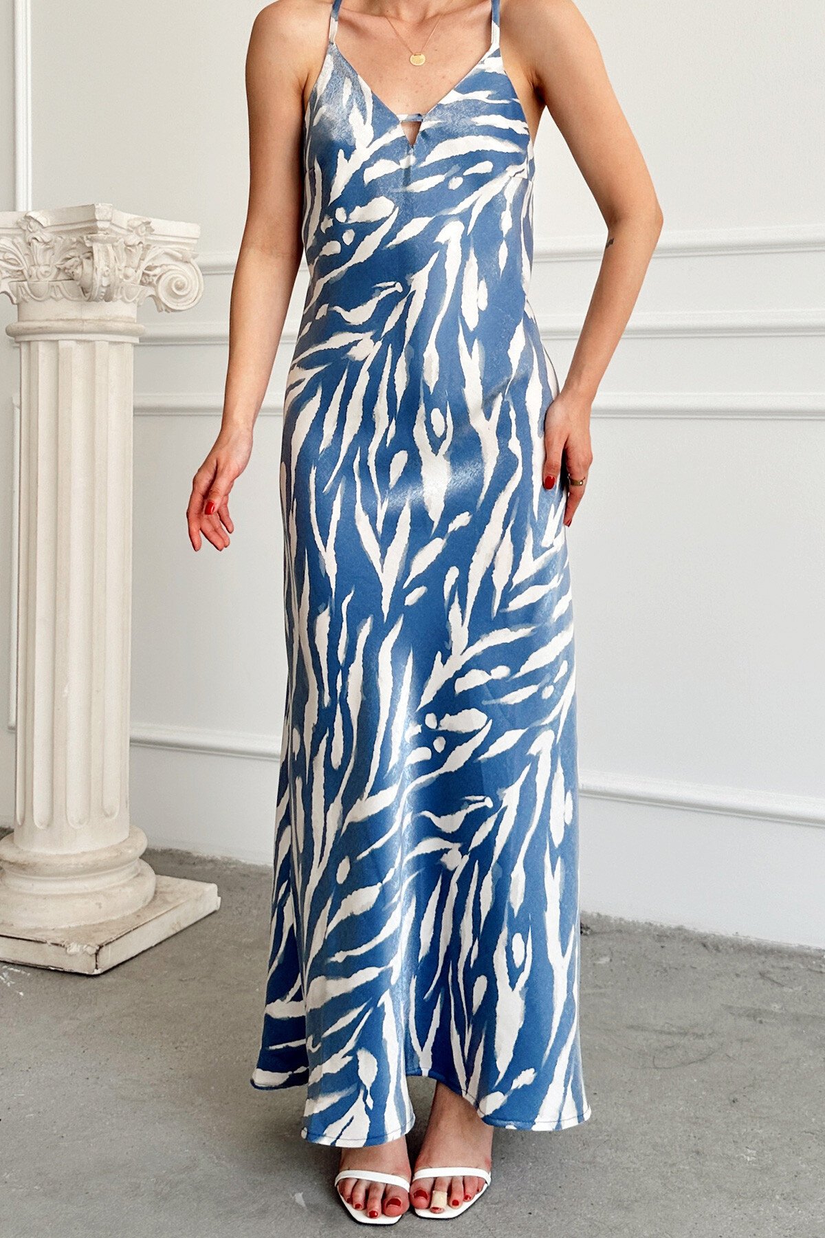 Lacivert V Yaka Ayarlanabilir Çapraz İp Askılı Maxi Boy Saten Elbise