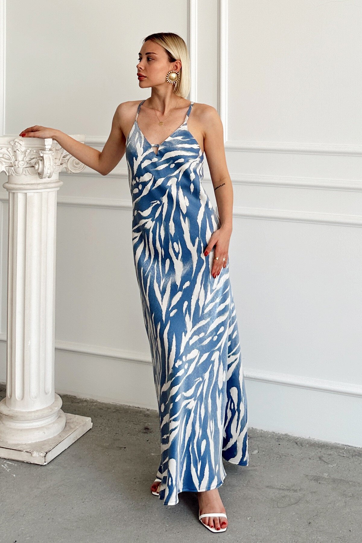 Lacivert V Yaka Ayarlanabilir Çapraz İp Askılı Maxi Boy Saten Elbise