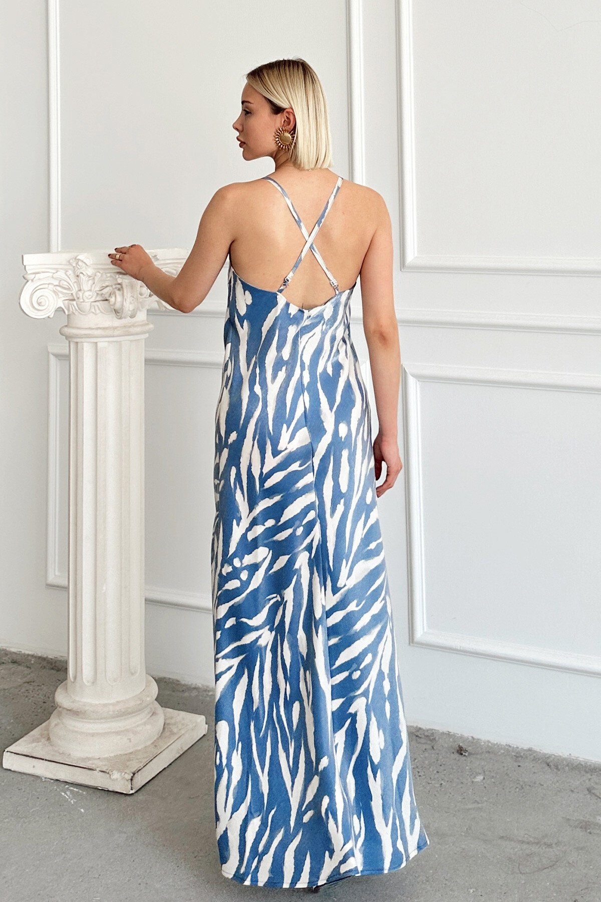 Lacivert V Yaka Ayarlanabilir Çapraz İp Askılı Maxi Boy Saten Elbise