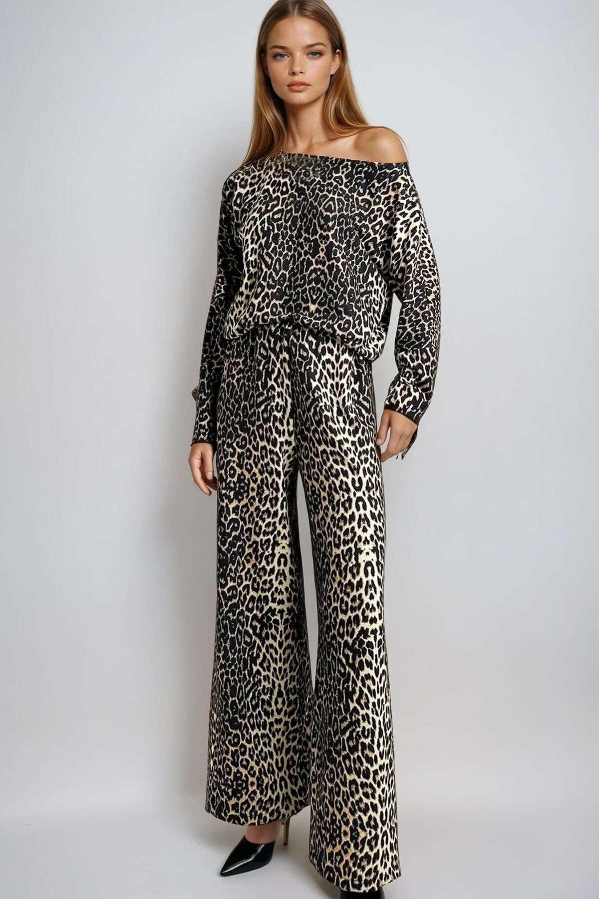 Leopar Leopar Desenli Kayık Yaka Yumuşak Dokulu Geniş Kesim Bluz Ve Pantolon Takım