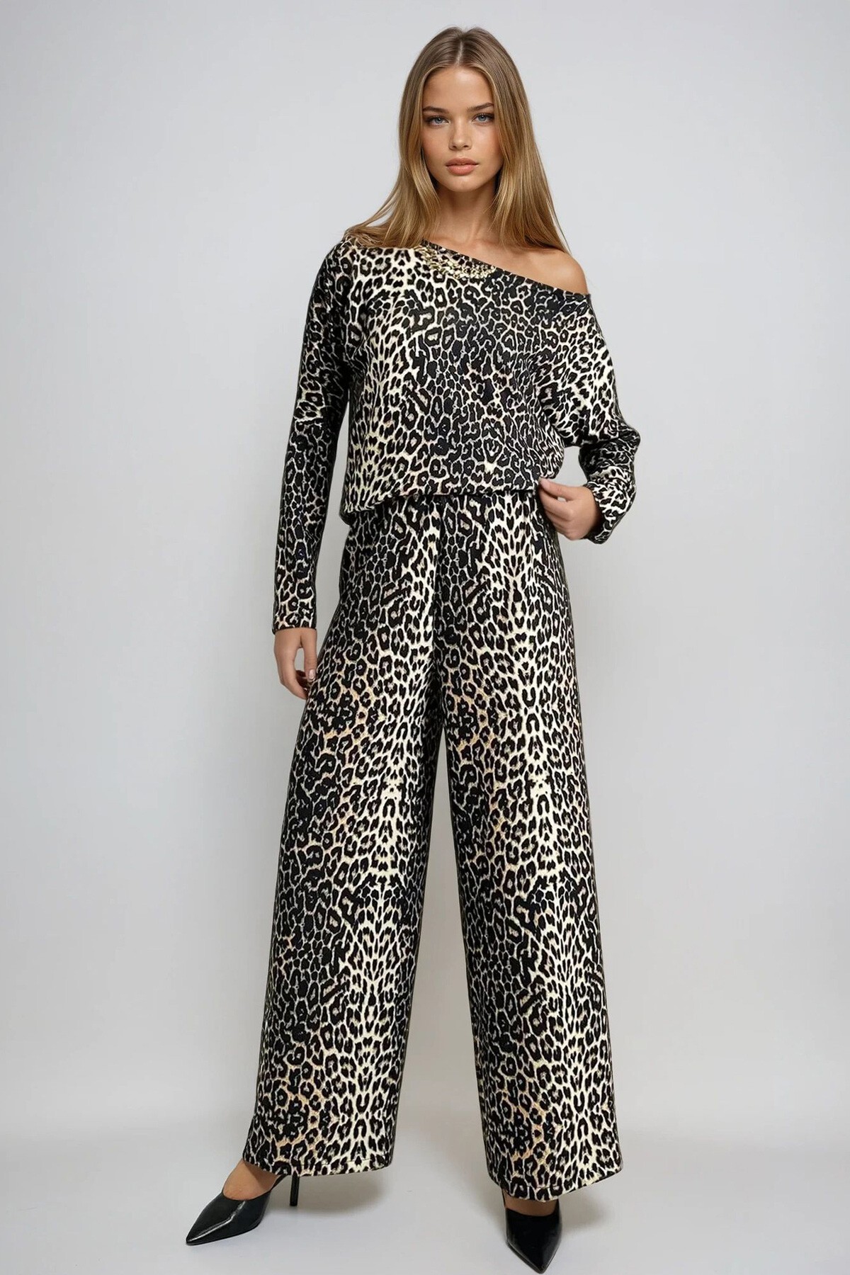 Leopar Leopar Desenli Kayık Yaka Yumuşak Dokulu Geniş Kesim Bluz Ve Pantolon Takım