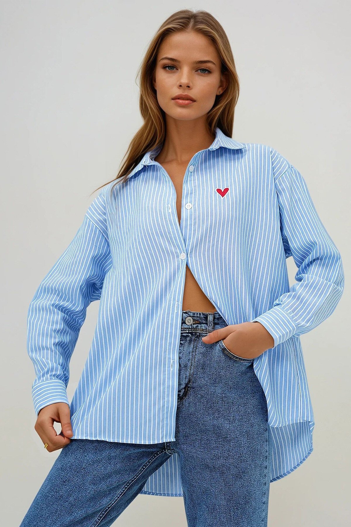 Mavi Kalp Nakışlı Çizgili Oversize Dokuma Gömlek