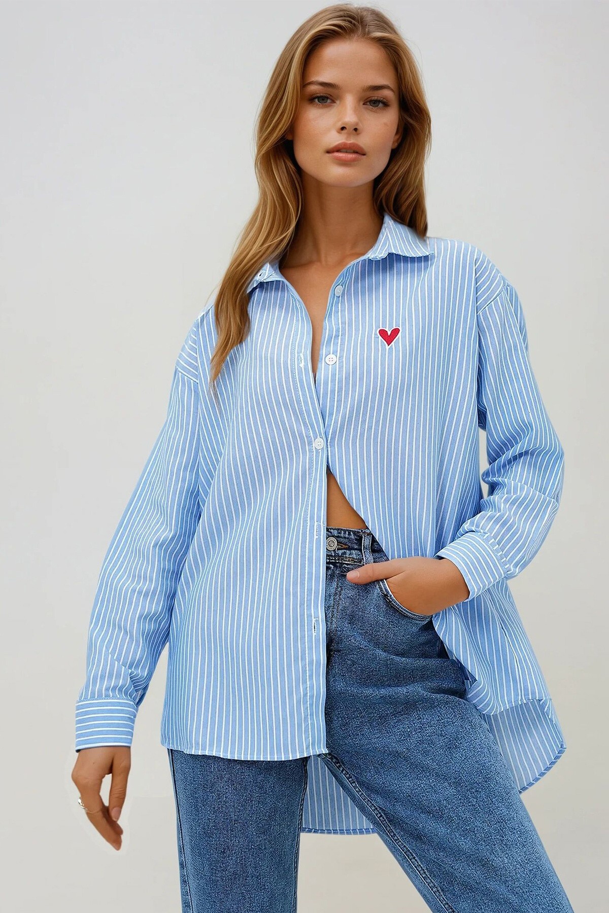 Mavi Kalp Nakışlı Çizgili Oversize Dokuma Gömlek