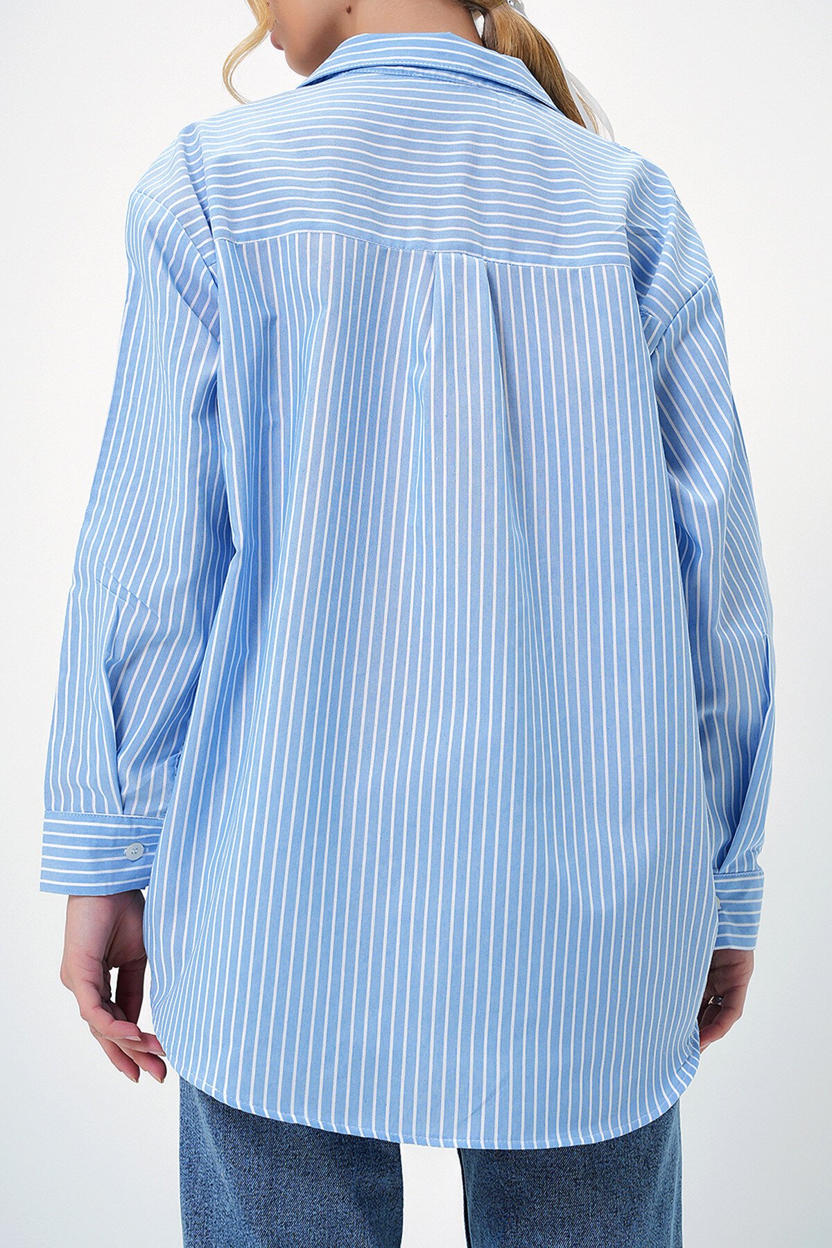 Mavi Kalp Nakışlı Çizgili Oversize Dokuma Gömlek