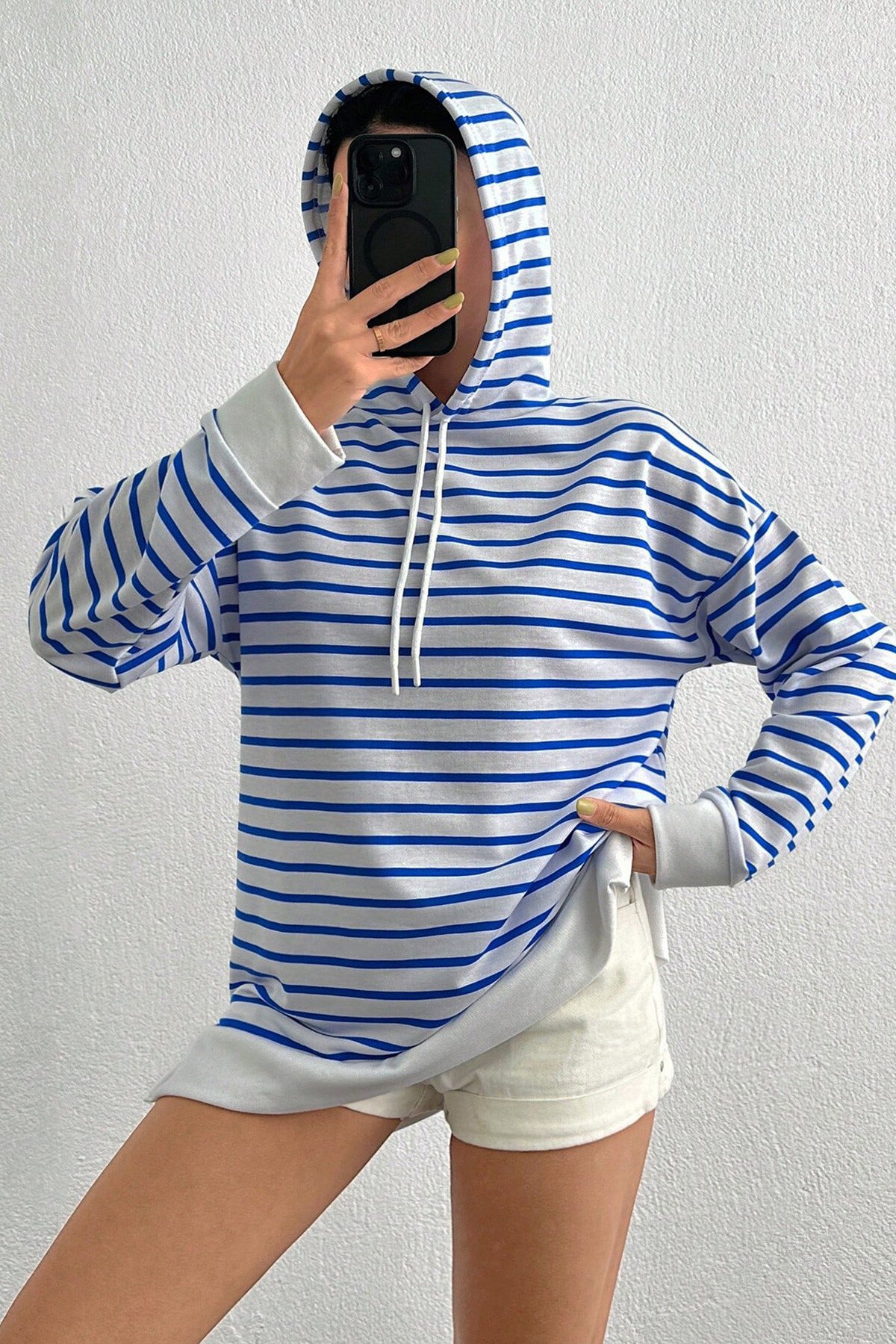 Mavi Kapüşonlu Yani Yırtmaçlı Şerit Desenli Sweat