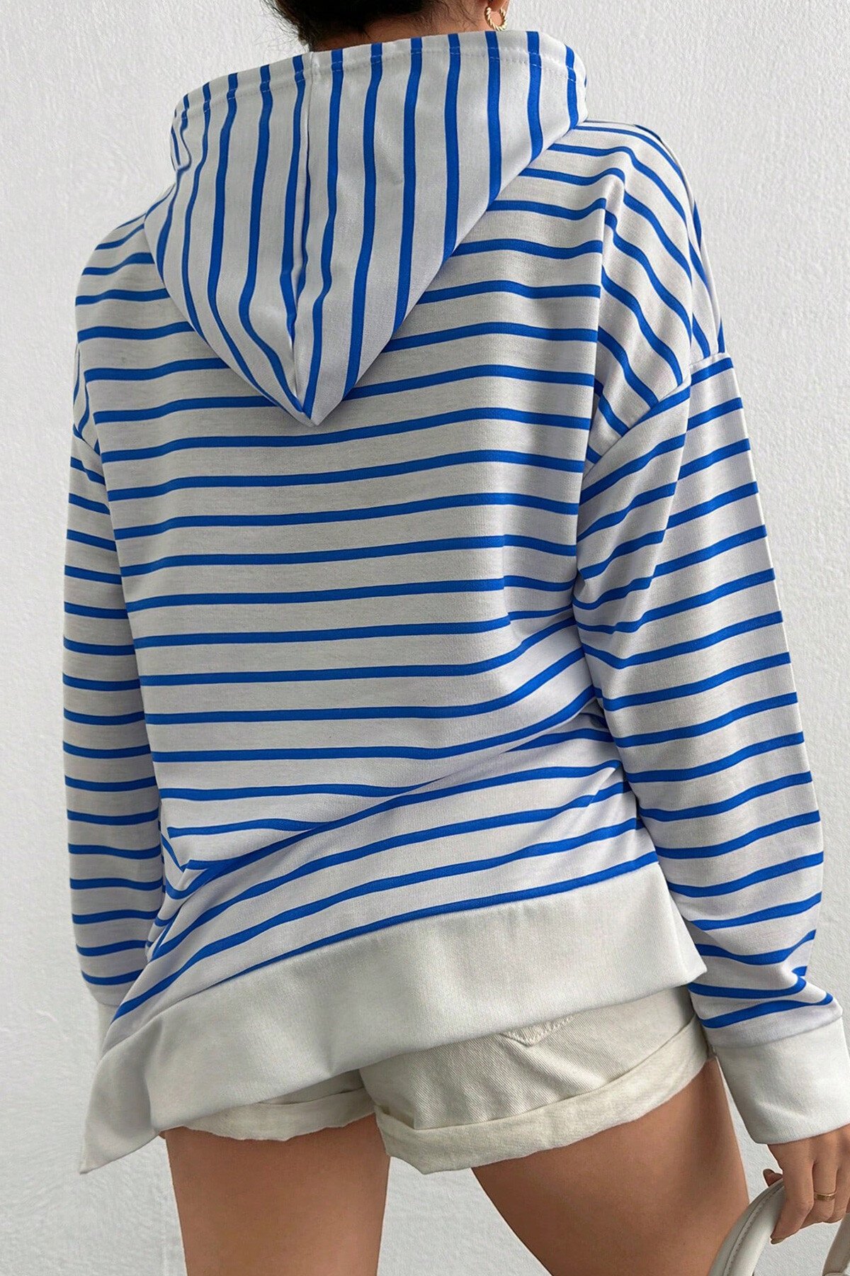 Mavi Kapüşonlu Yani Yırtmaçlı Şerit Desenli Sweat