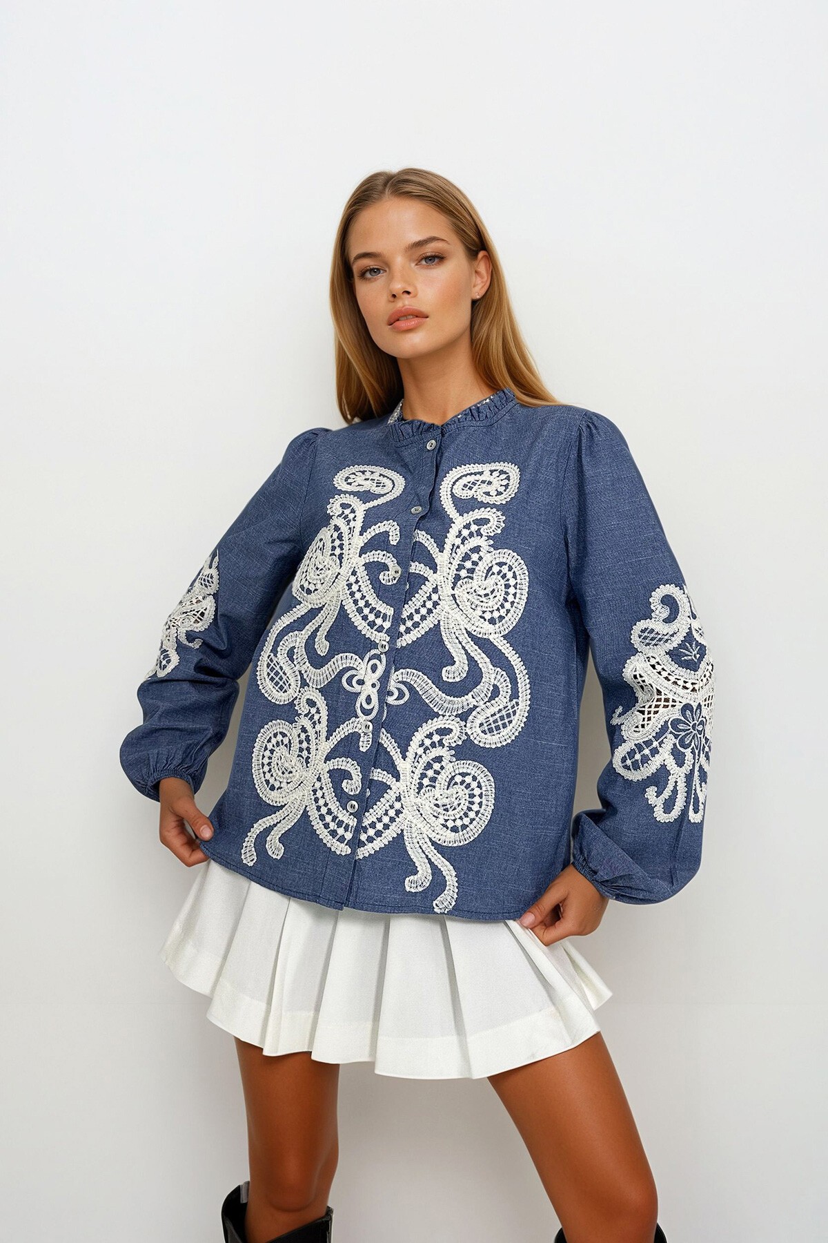 Mavi Nakışlı Denim Gömlek