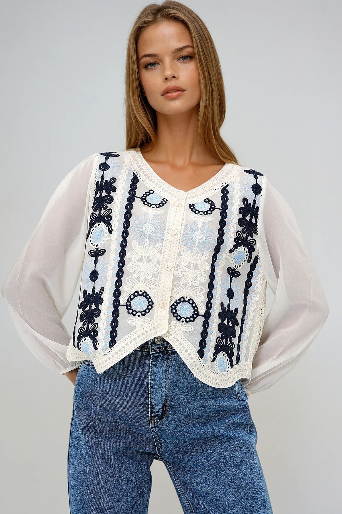 Mavi V Yaka Nakışlı Kolları Şifon Düğmeli Crop Bluz