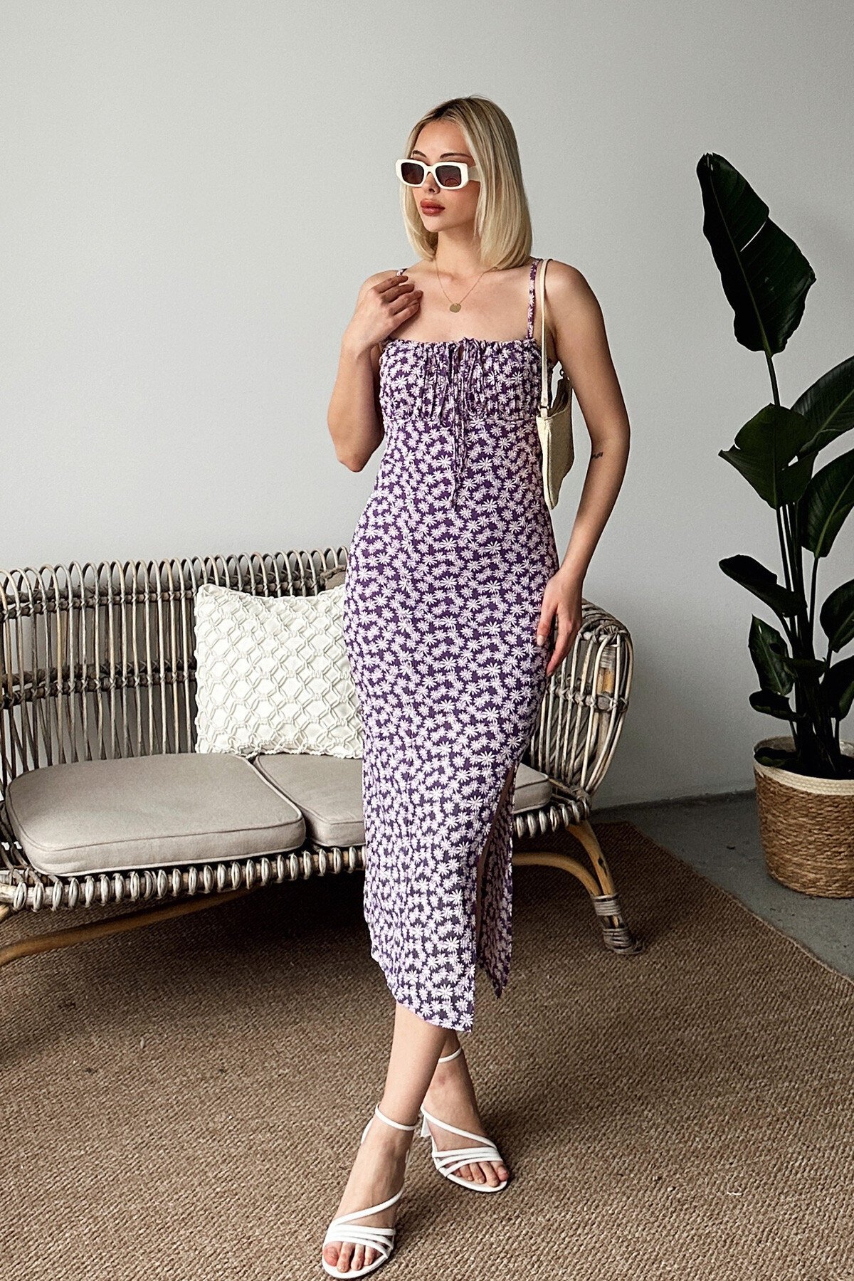 Mor Ayarlanabilir İnce Askılı Yanı Yırtmaçlı Çiçek Desenli Elbise