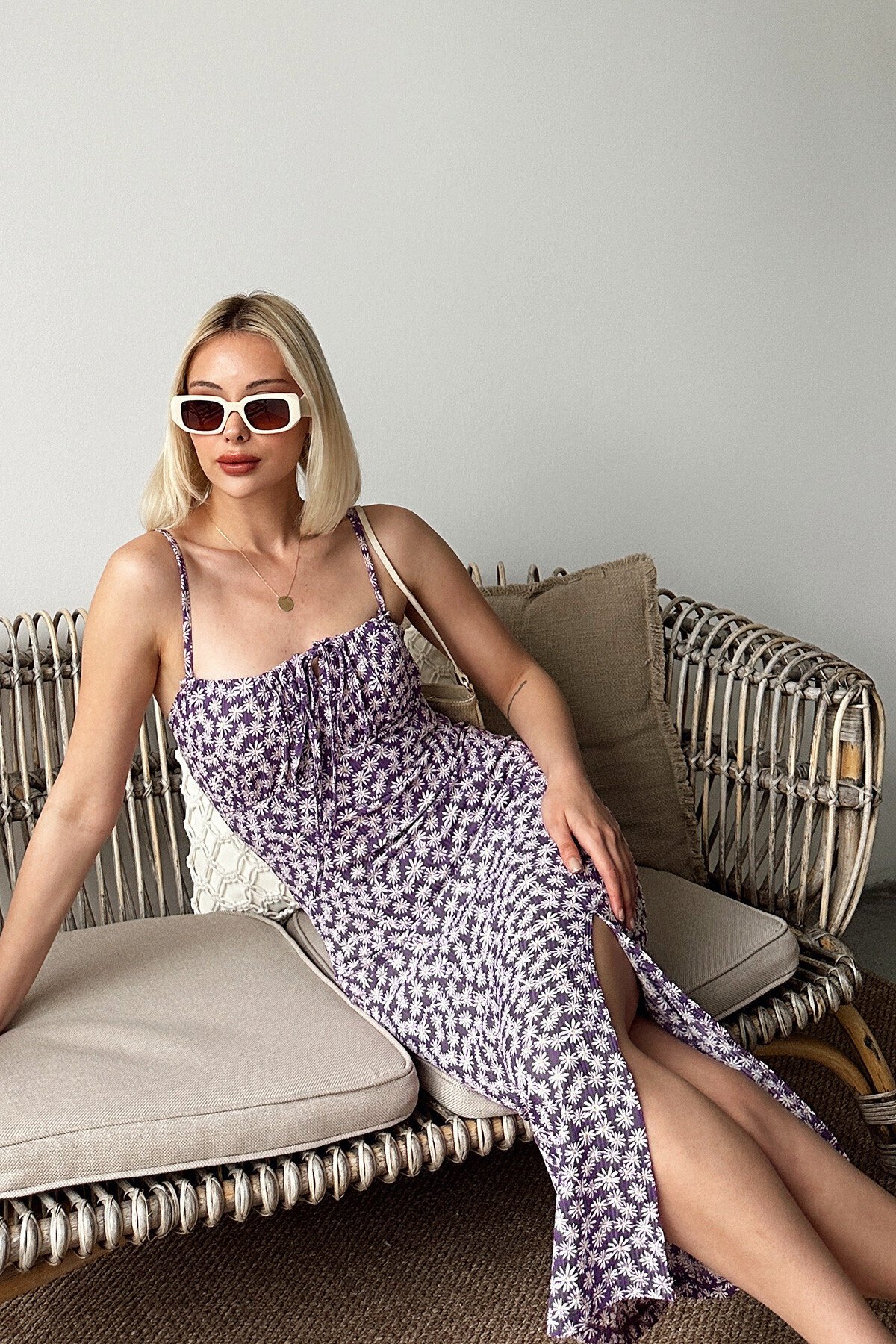 Mor Ayarlanabilir İnce Askılı Yanı Yırtmaçlı Çiçek Desenli Elbise