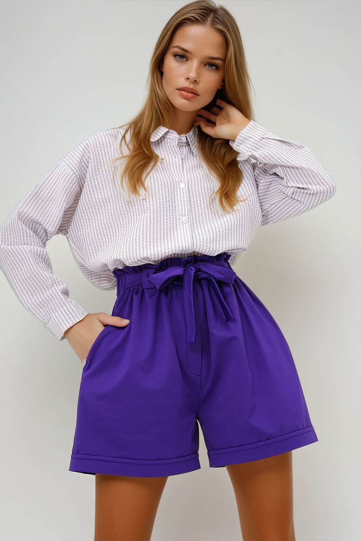 Mor Beli Lastikli Kemerli Çift Cep Duble Paça Carrot Gabardin Şort