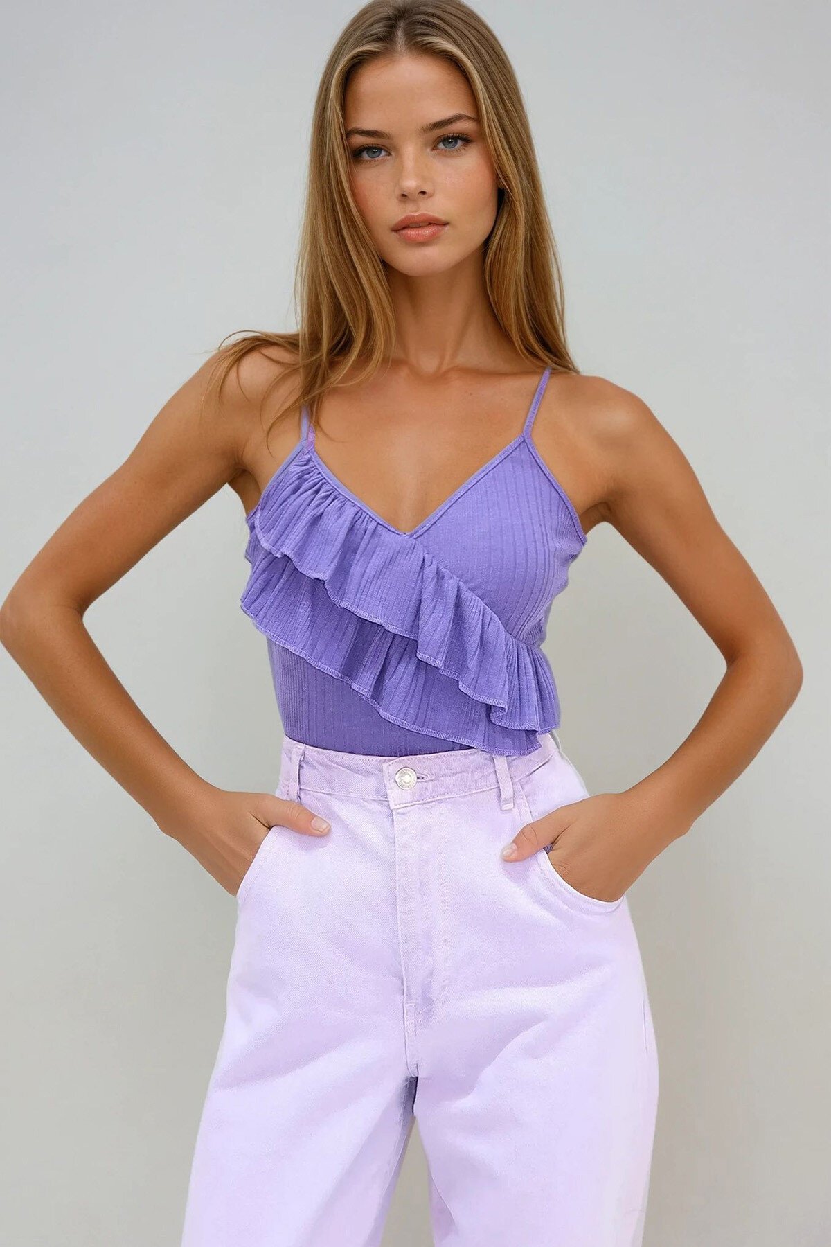 Mor V Yaka Ayarlanabilir Askılı Önü Fırfırlı Örme Bluz