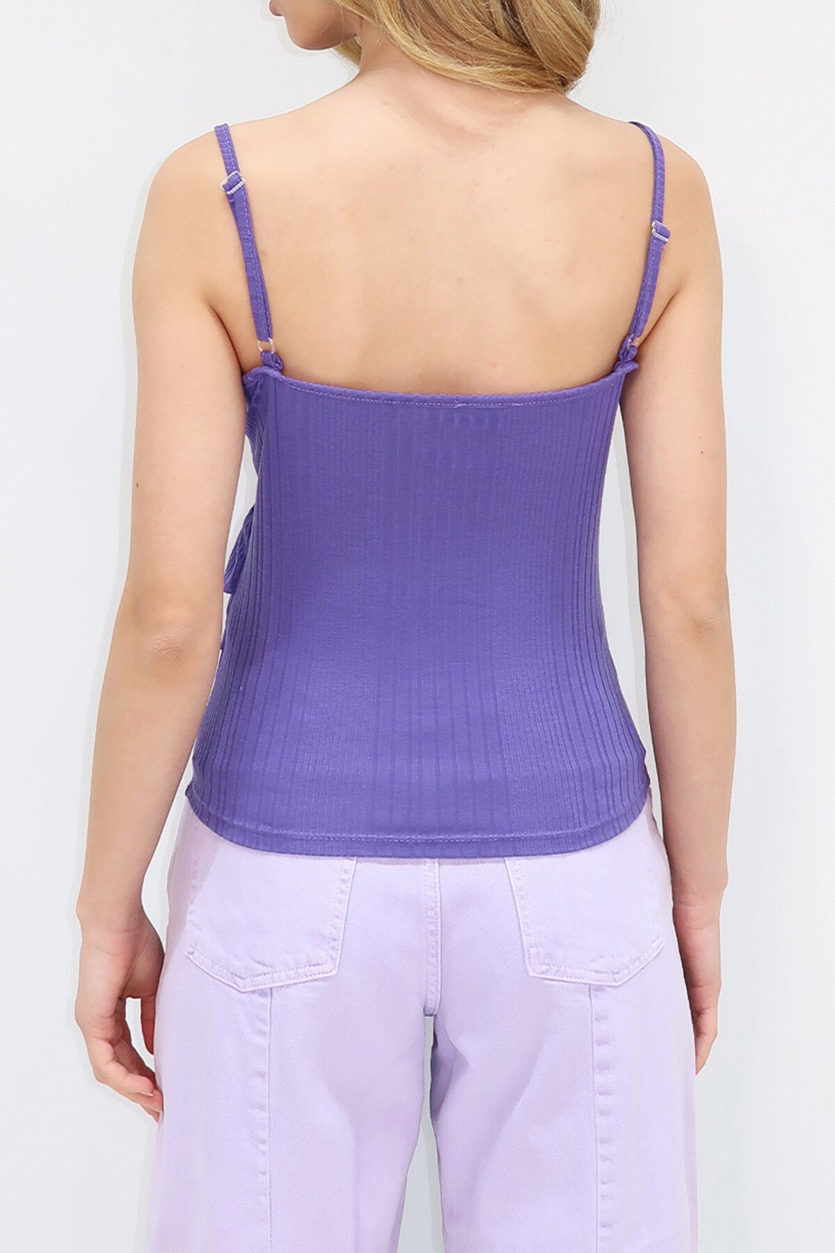 Mor V Yaka Ayarlanabilir Askılı Önü Fırfırlı Örme Bluz