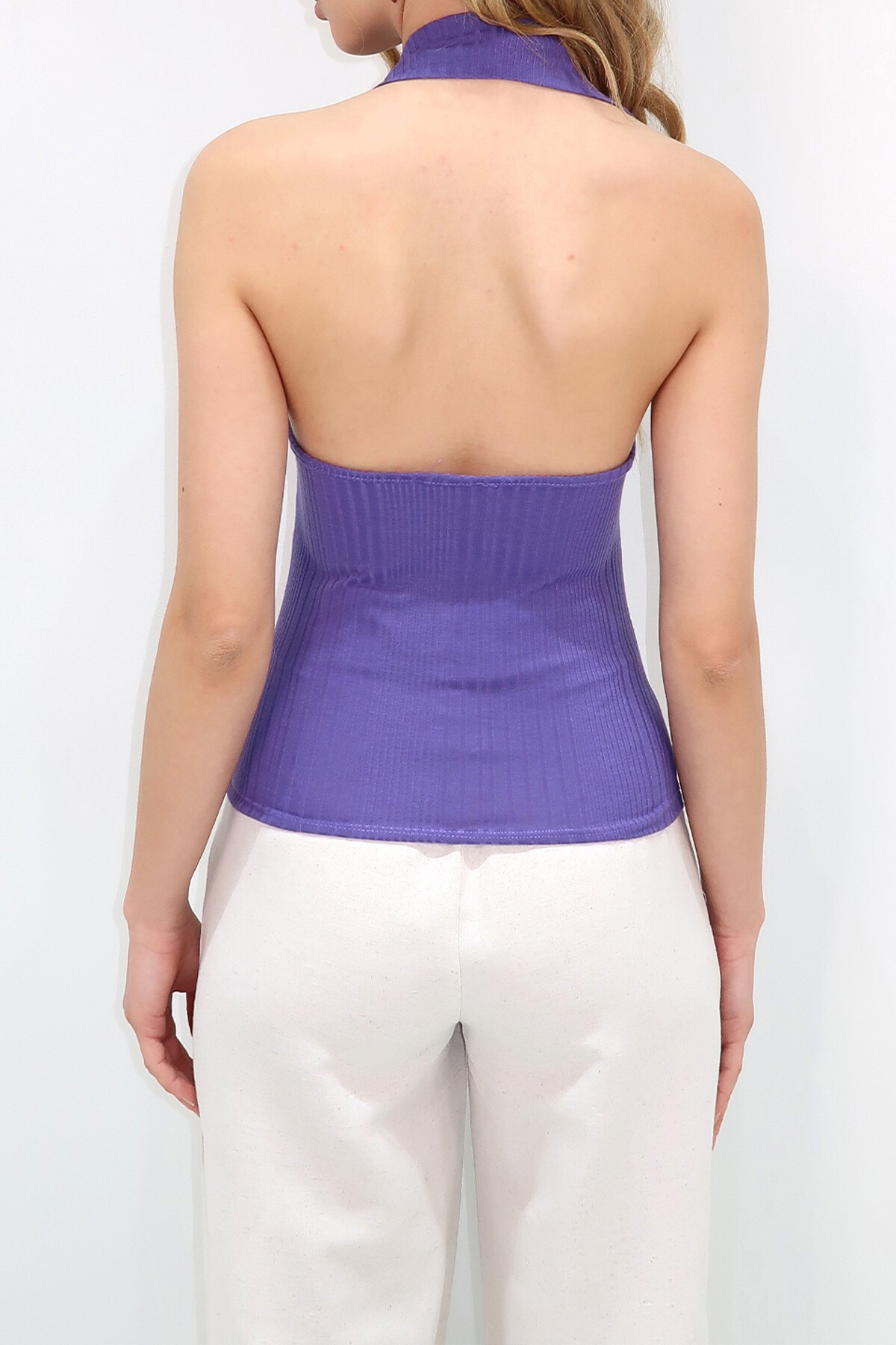 Mor V Yaka Sırt Dekolteli Düğme Detaylı Kolsuz Crop Bluz