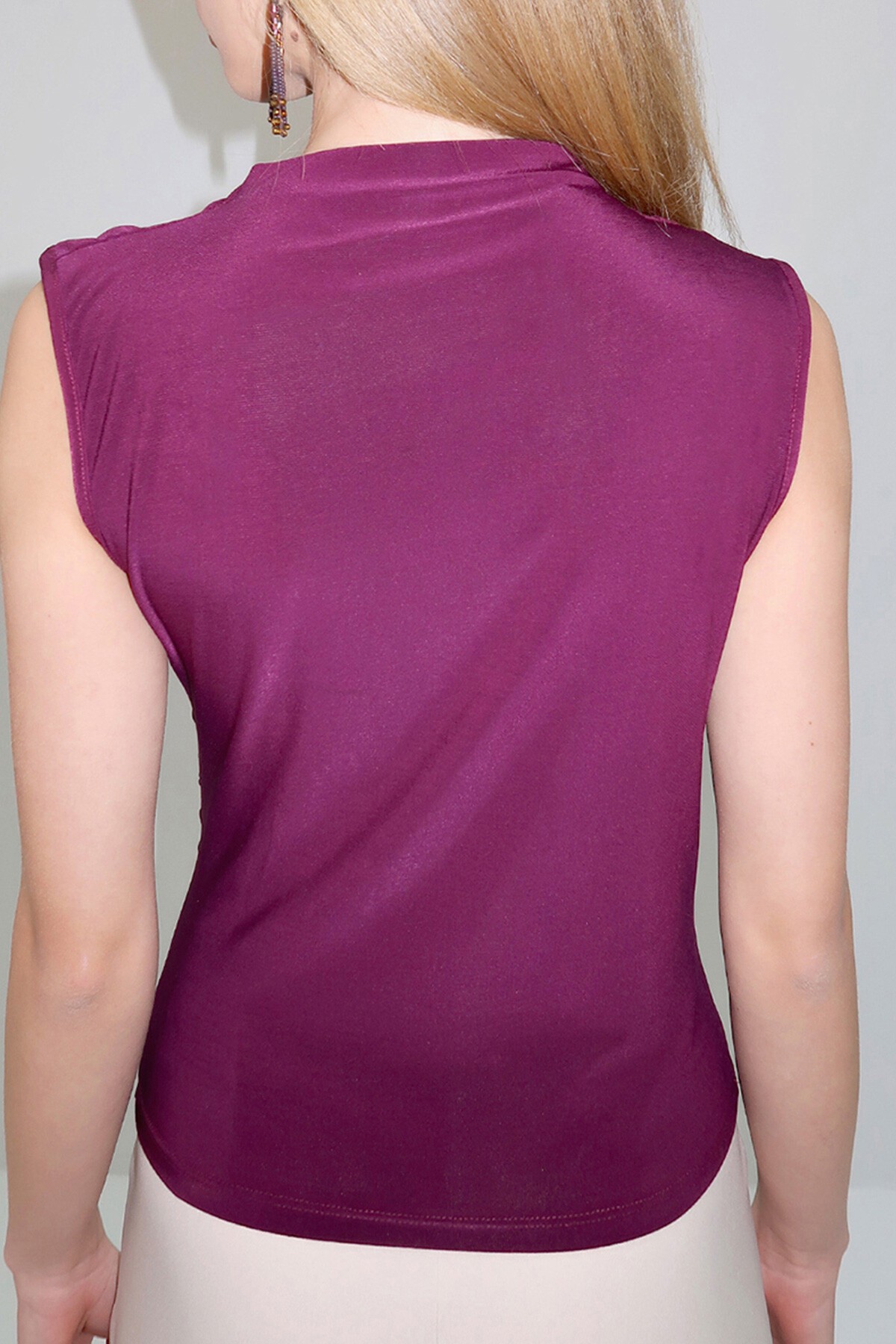 Mürdüm Dik Yaka Omuz Drapeli Kolsuz Sandy Bluz