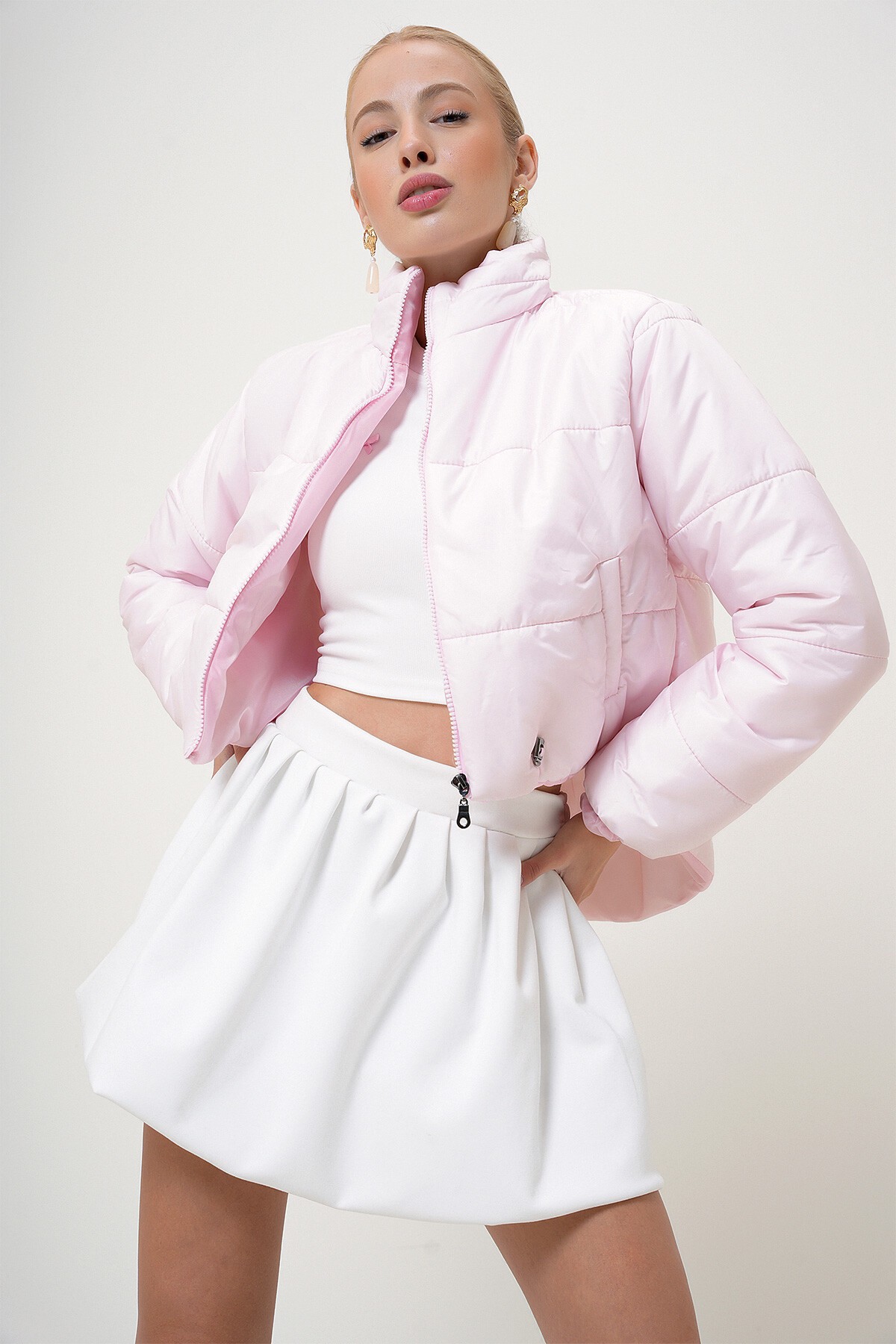 Pembe Dik Yaka Çift Cepli Beli Lastikli Şişme Puffer Mont