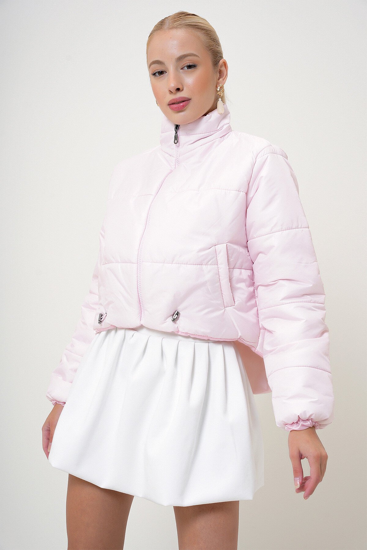 Pembe Dik Yaka Çift Cepli Beli Lastikli Şişme Puffer Mont