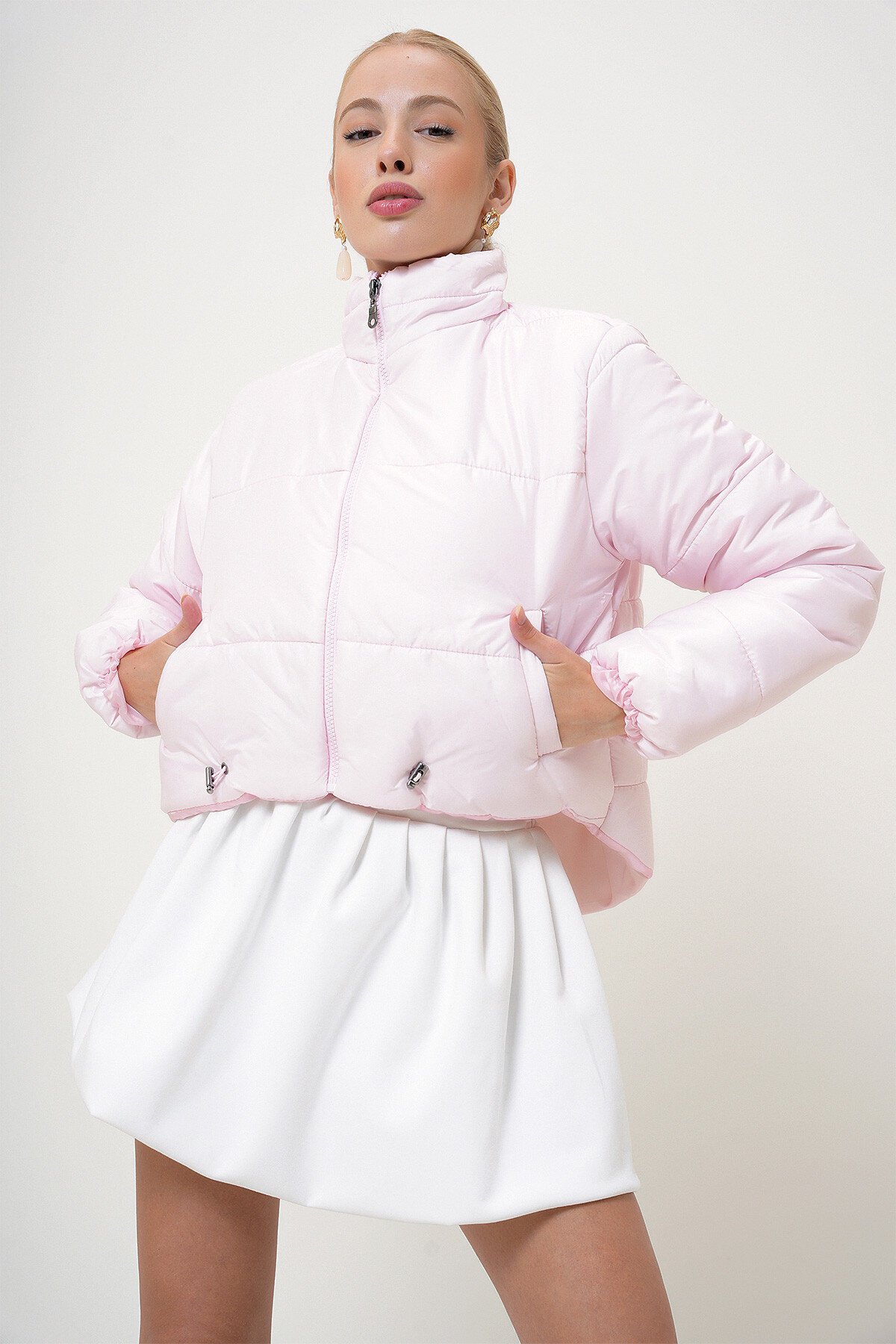Pembe Dik Yaka Çift Cepli Beli Lastikli Şişme Puffer Mont