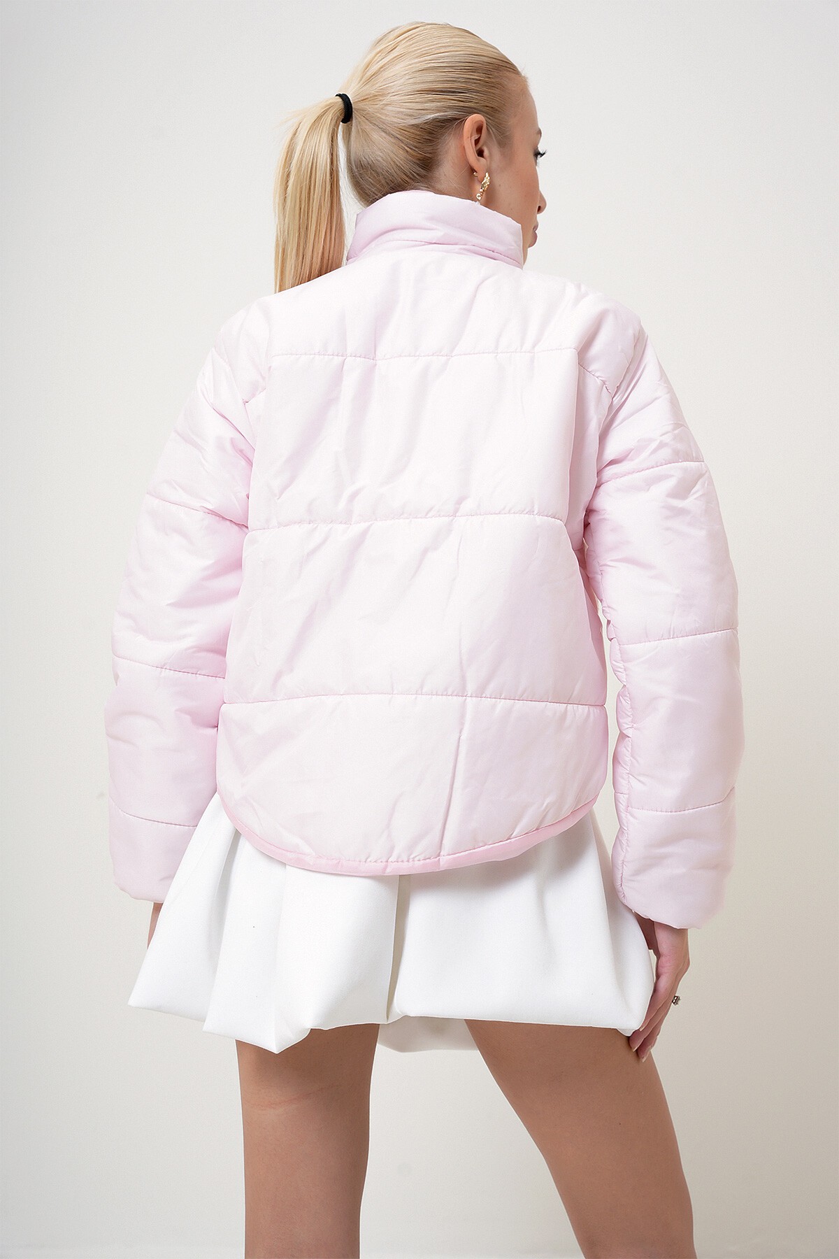 Pembe Dik Yaka Çift Cepli Beli Lastikli Şişme Puffer Mont