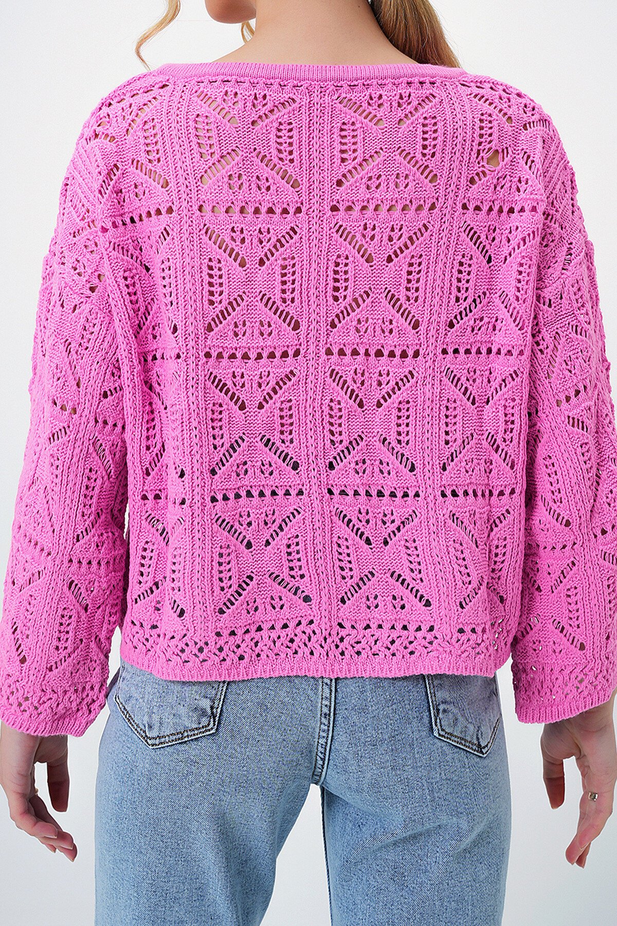 Pembe Geniş Yaka Bağlama Detaylı Ajurlu Triko Bluz