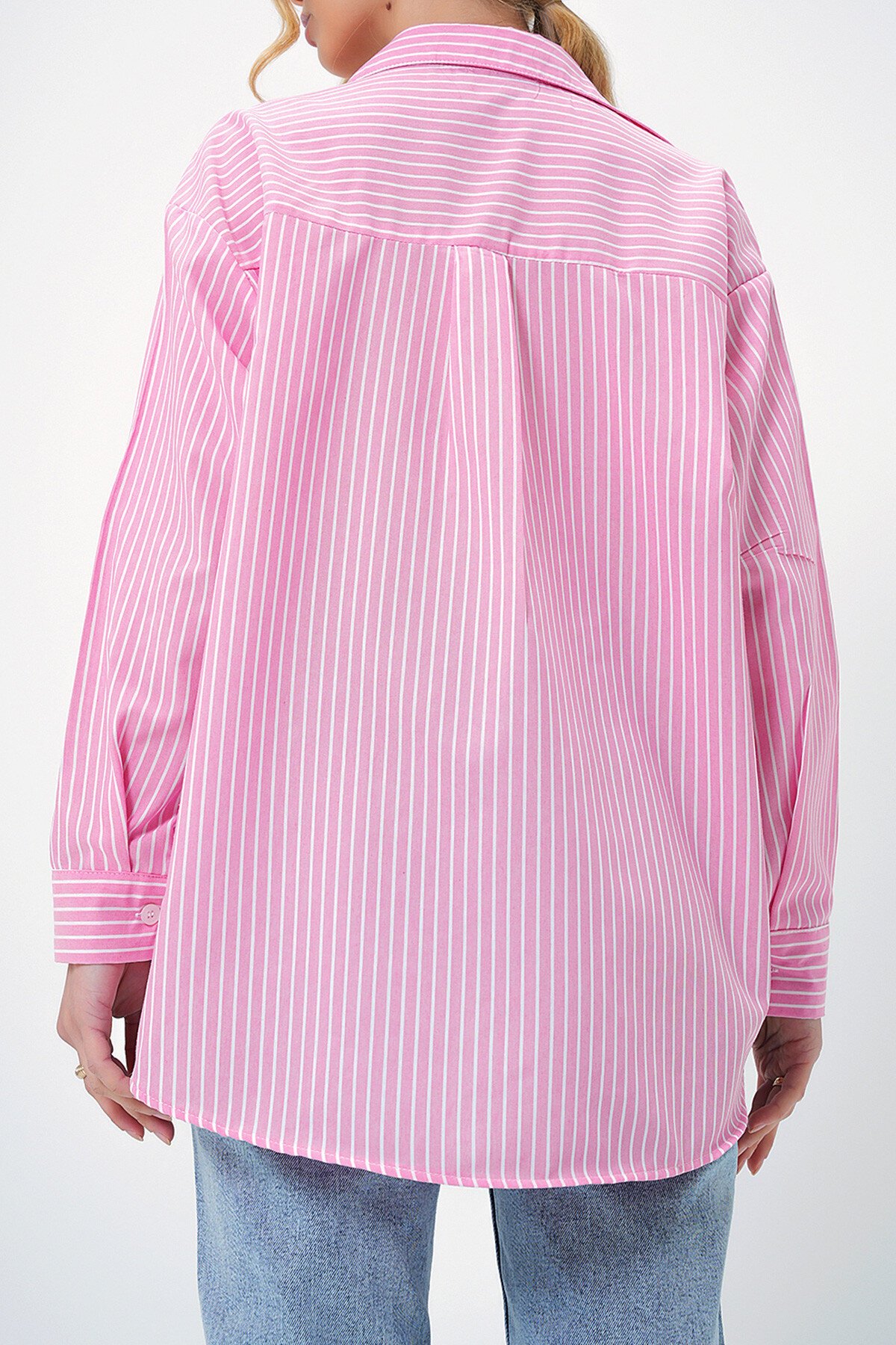 Pembe Kalp Nakışlı Çizgili Oversize Dokuma Gömlek