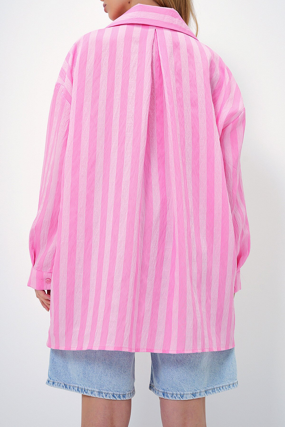 Pembe Renk Geçişli Cep Detaylı Oversize Dokuma Gömlek