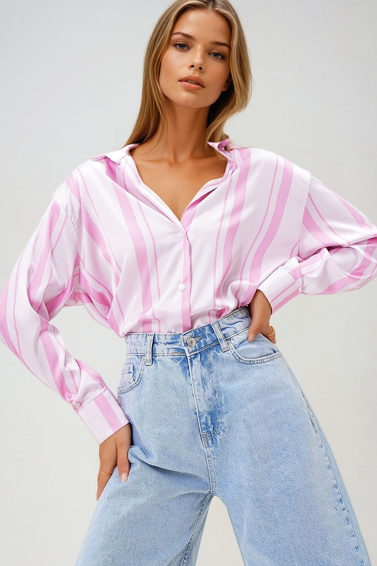 Pembe V Yaka Dijital Baskı İpek Saten Gömlek