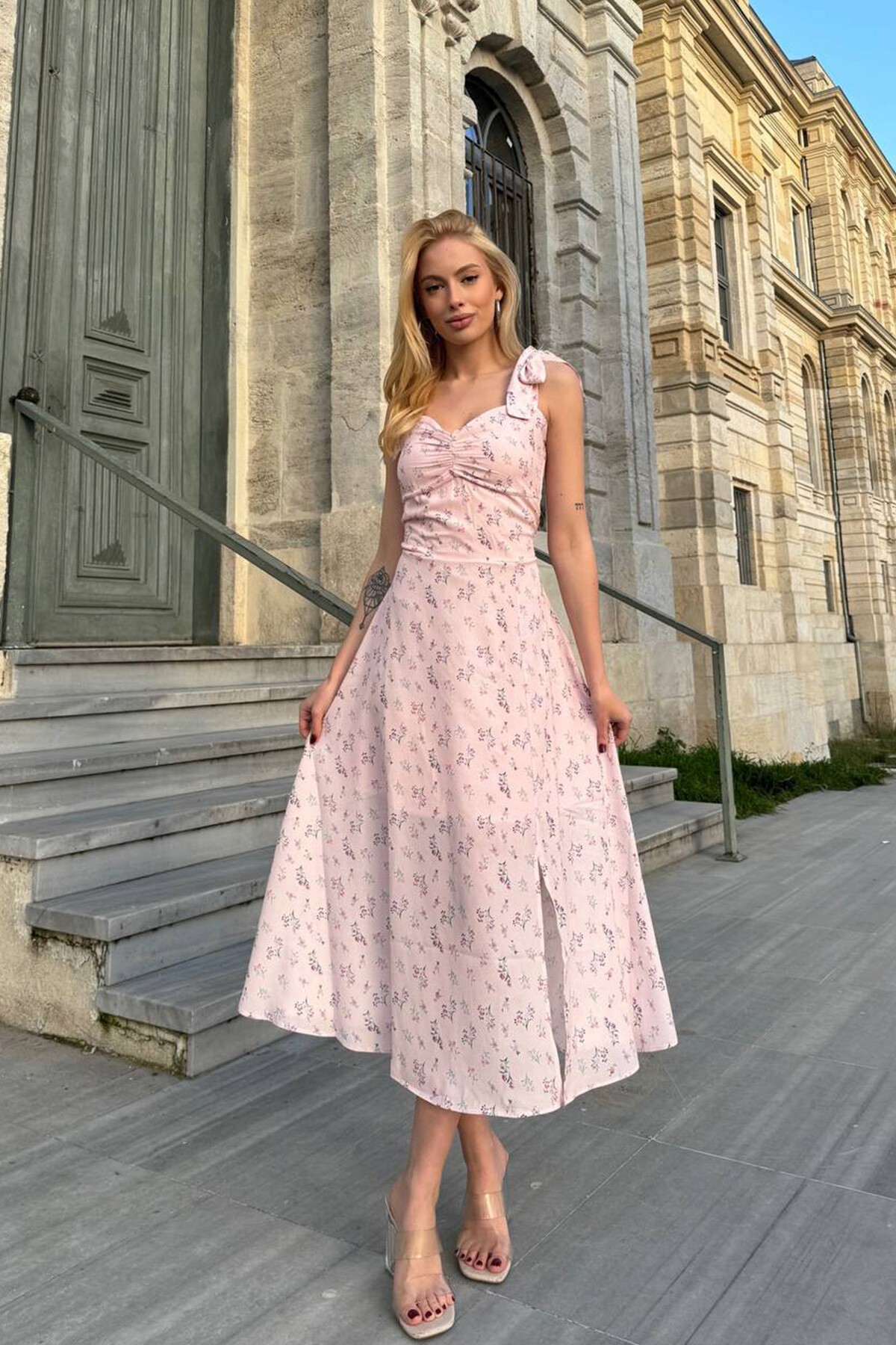 Pudra Öpücük Yaka Omuz Detaylı Yırtmaçlı Elbise