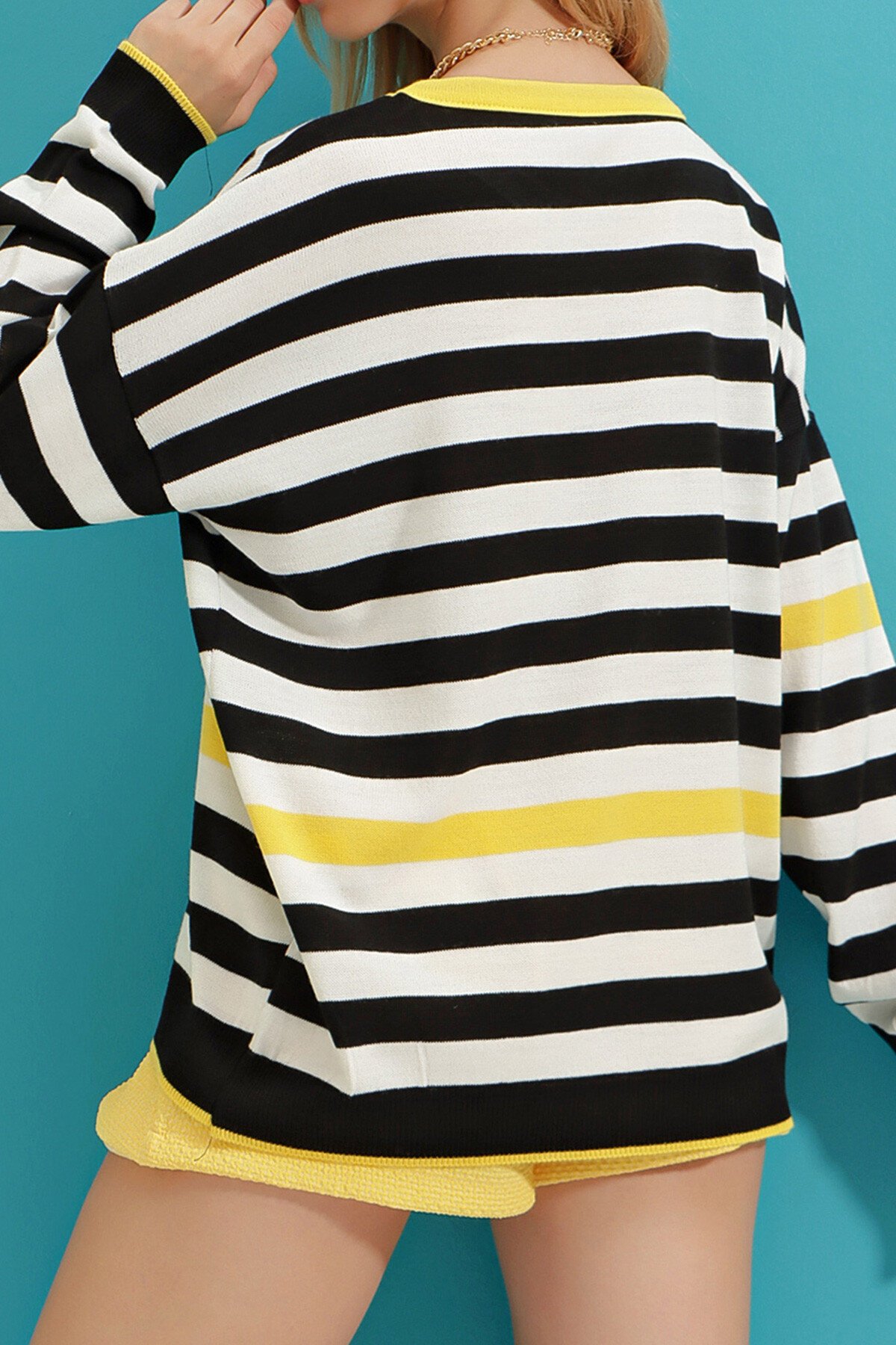 Sarı Bisiklet Yaka Çizgili Oversize Triko Bluz