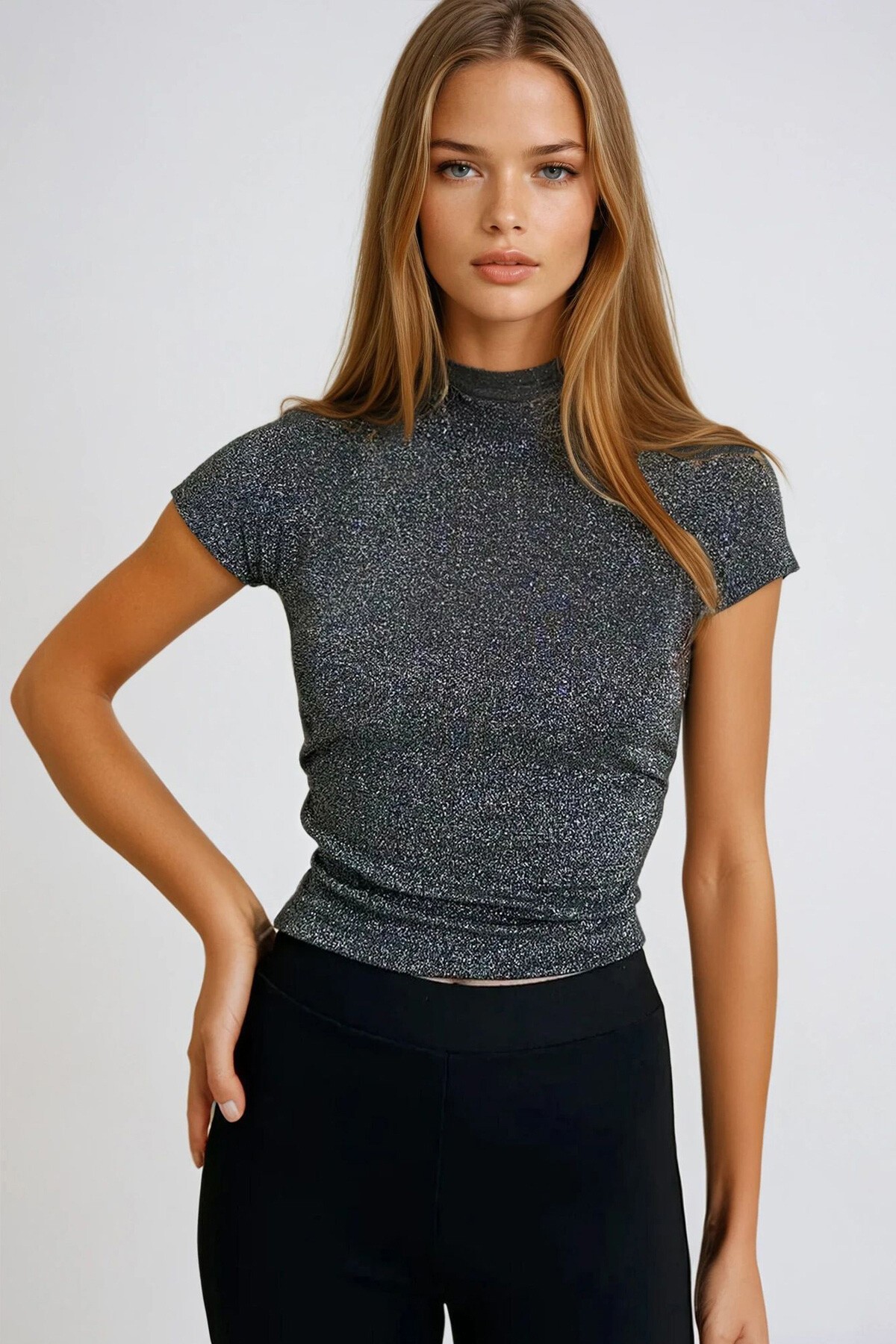 Simli Siyah Dik Yaka Yanları Drapeli Simli Örme Kolsuz Bluz